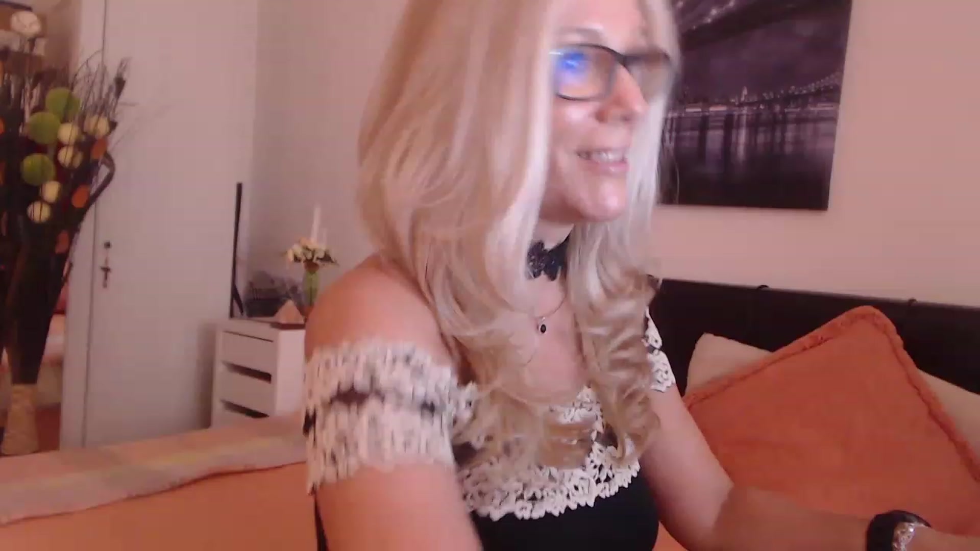 Gallery image thumbnail from Reeya71's myfreecams stream on, 05/27/2023, 11:29 image 4 of 20