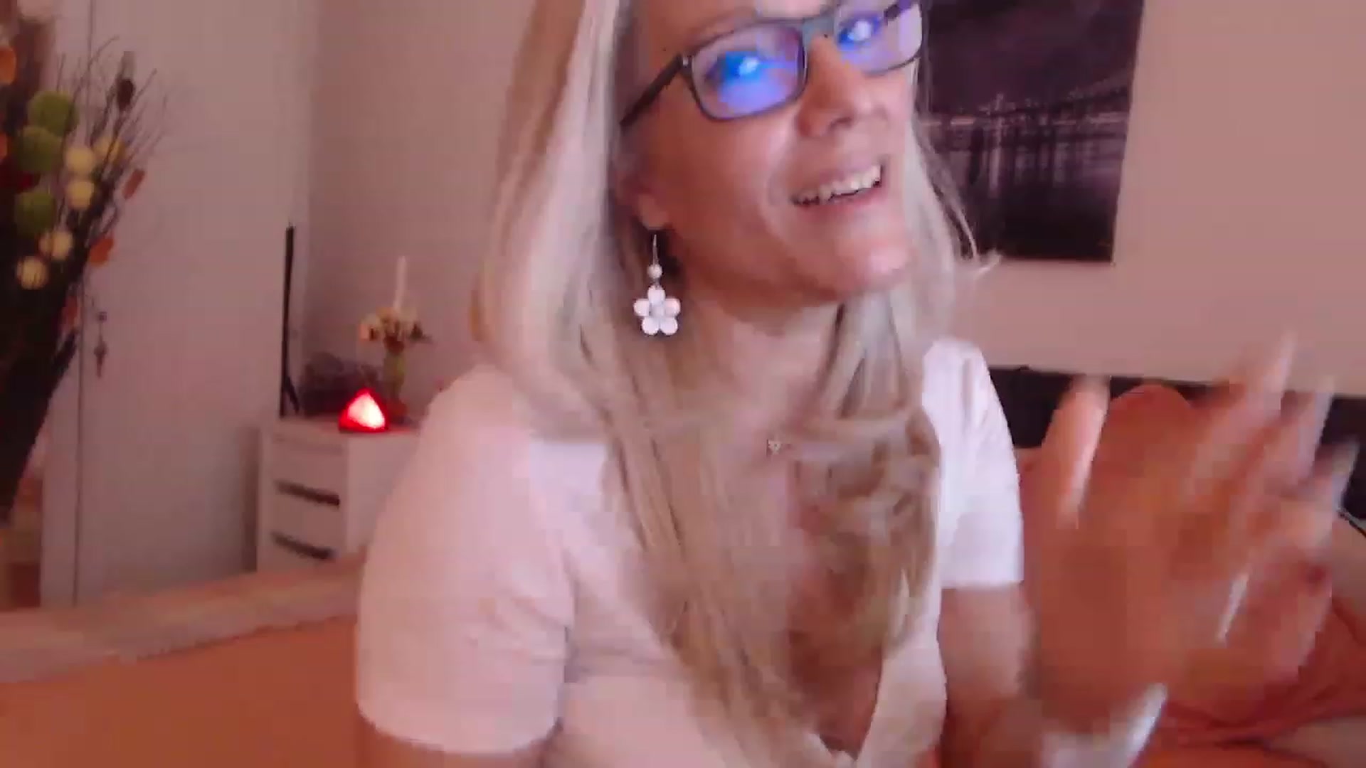 Gallery image thumbnail from Reeya71's myfreecams stream on, 05/30/2023, 08:05 image 18 of 20
