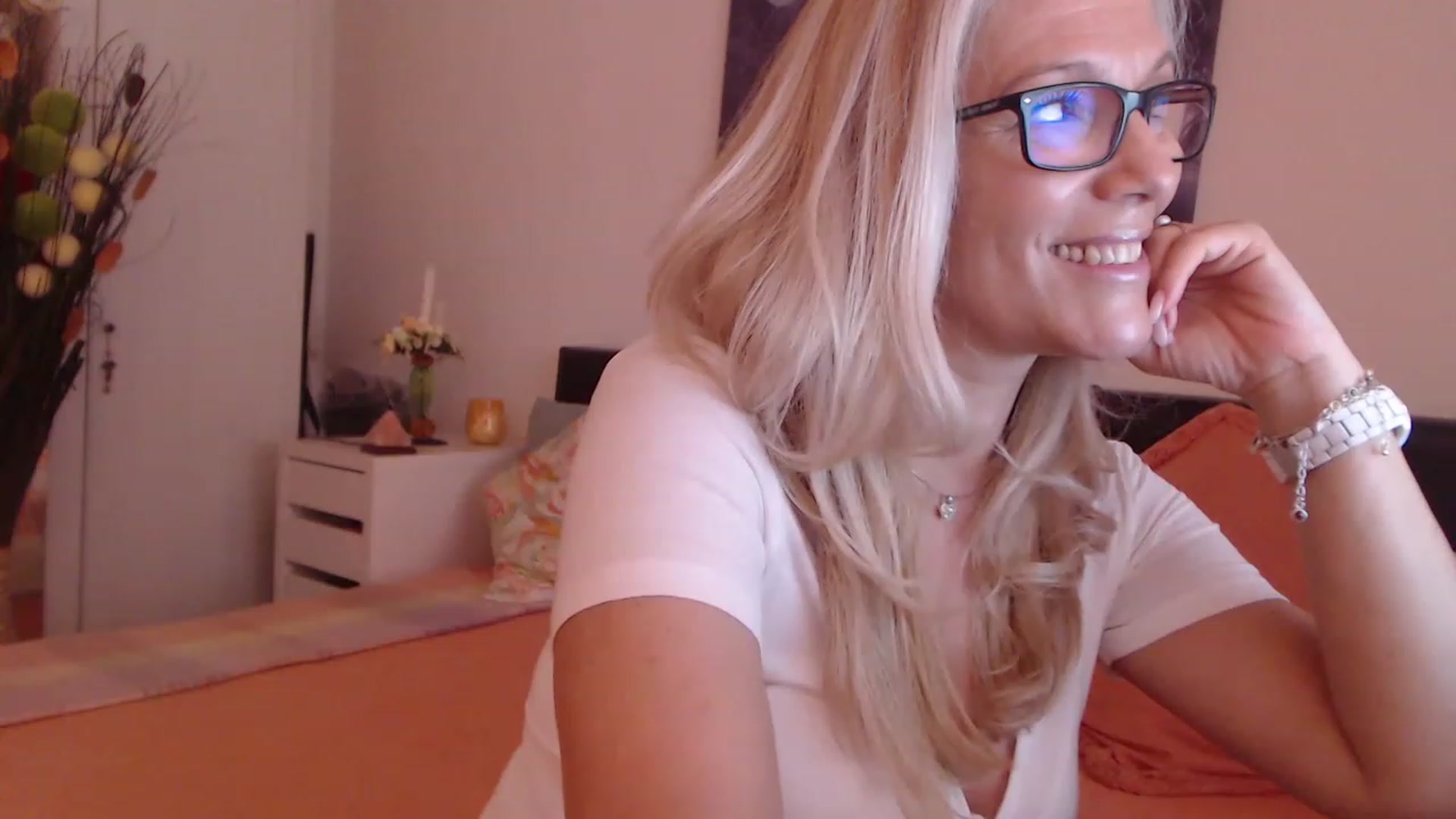 Gallery image thumbnail from Reeya71's myfreecams stream on, 05/30/2023, 08:05 image 4 of 20