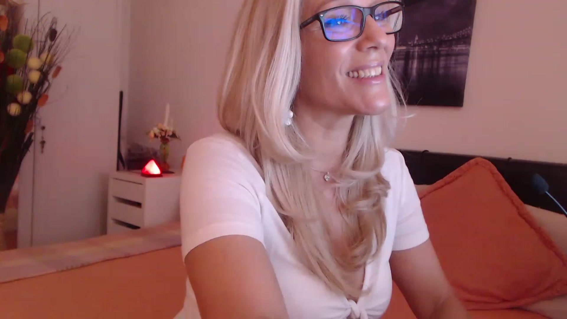 Gallery image thumbnail from Reeya71's myfreecams stream on, 05/30/2023, 08:05 image 17 of 20