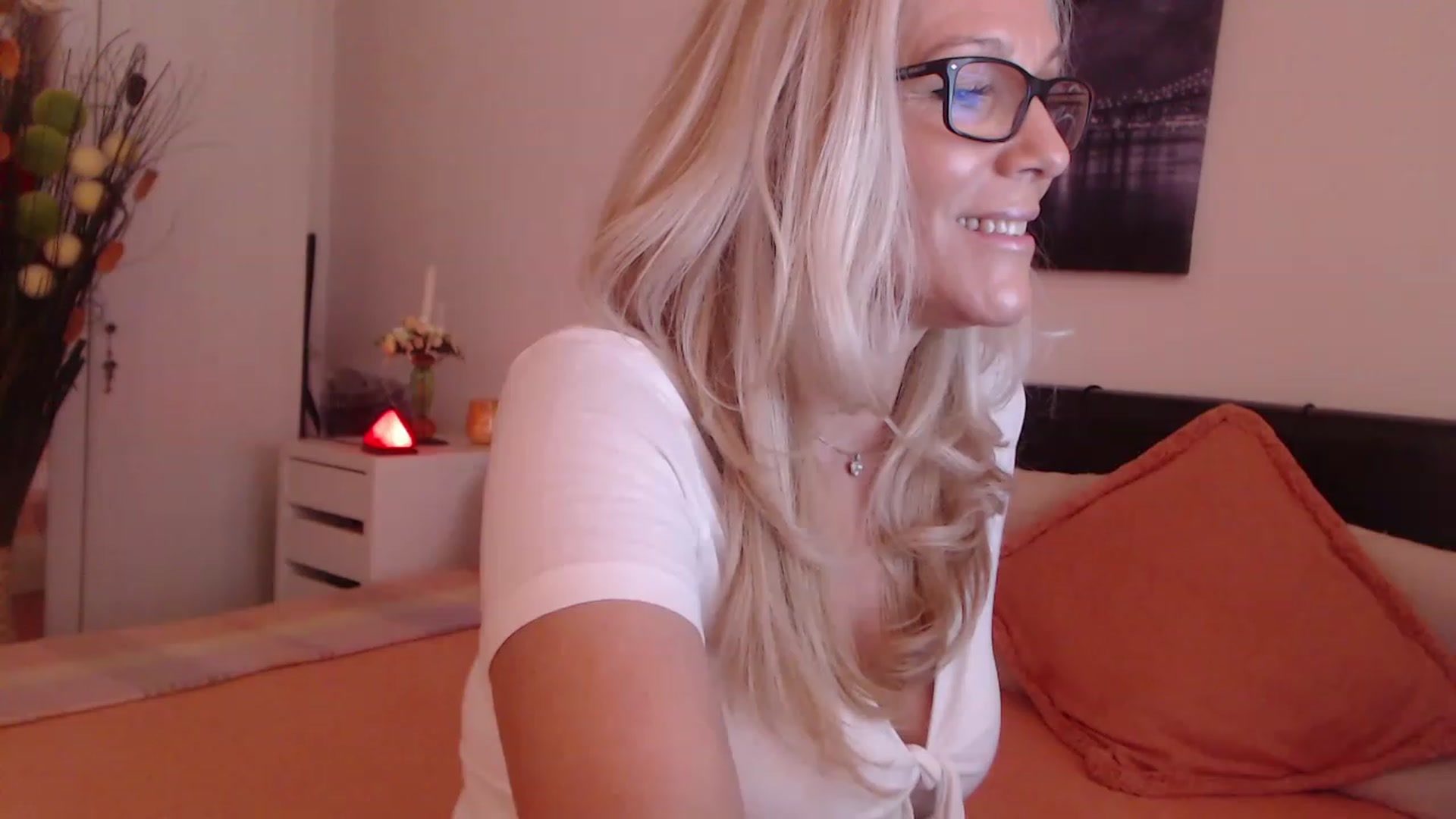 Gallery image thumbnail from Reeya71's myfreecams stream on, 05/30/2023, 08:05 image 8 of 20