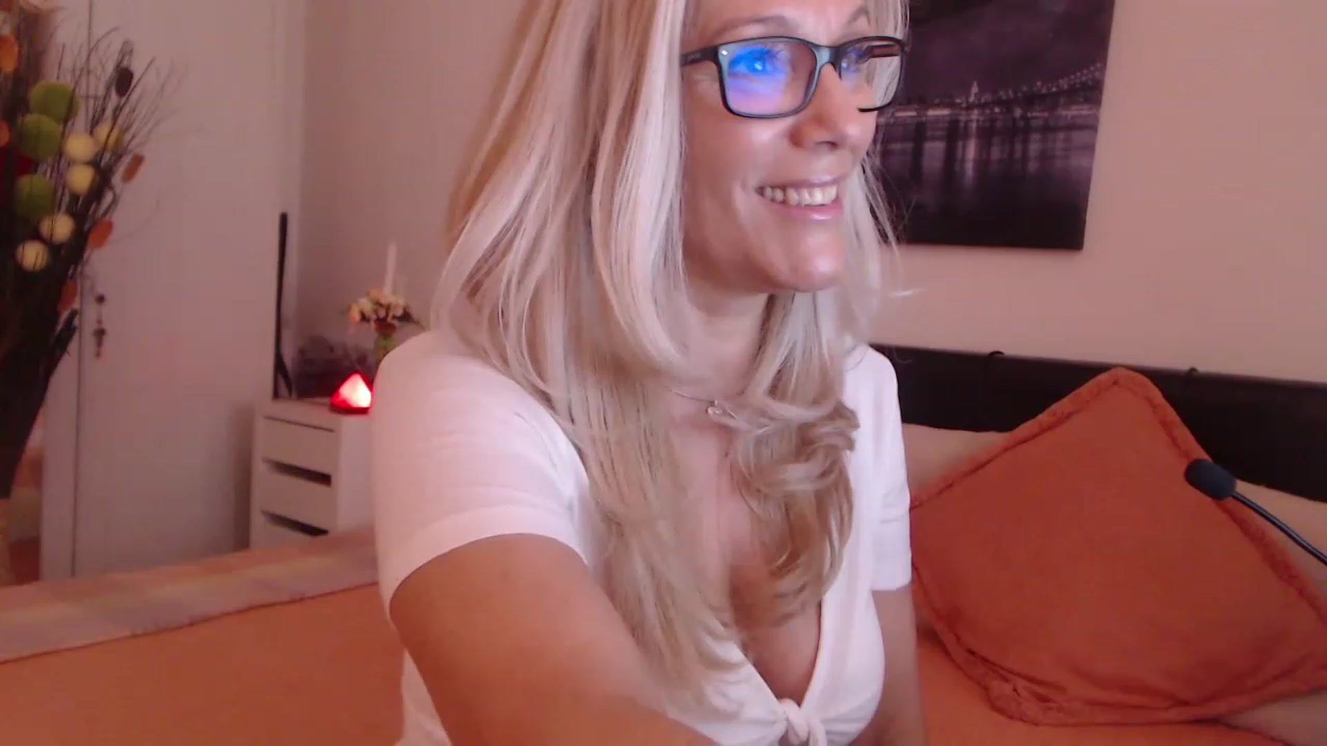 Gallery image thumbnail from Reeya71's myfreecams stream on, 05/30/2023, 08:05 image 19 of 20