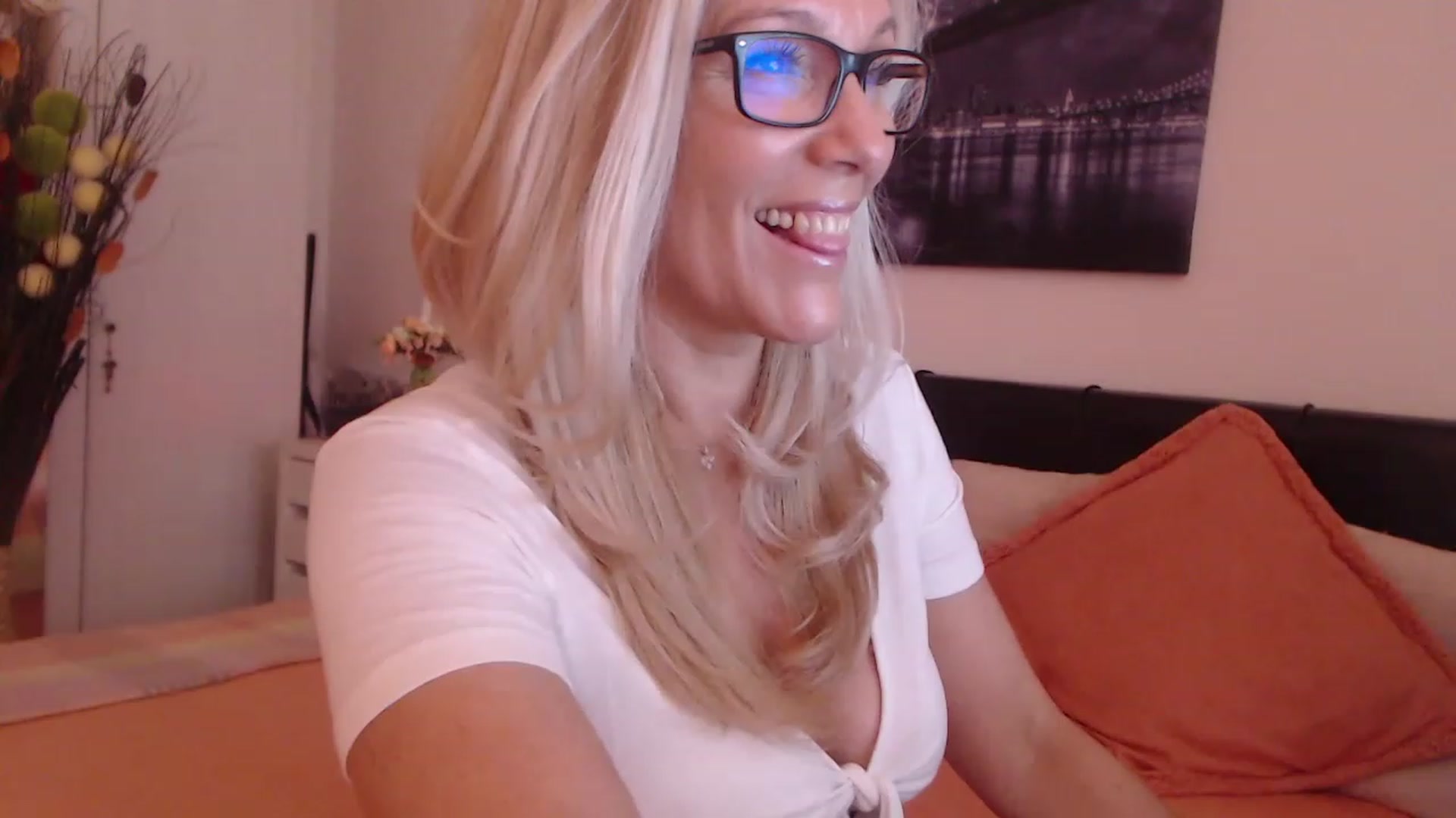 Gallery image thumbnail from Reeya71's myfreecams stream on, 05/30/2023, 08:05 image 1 of 20