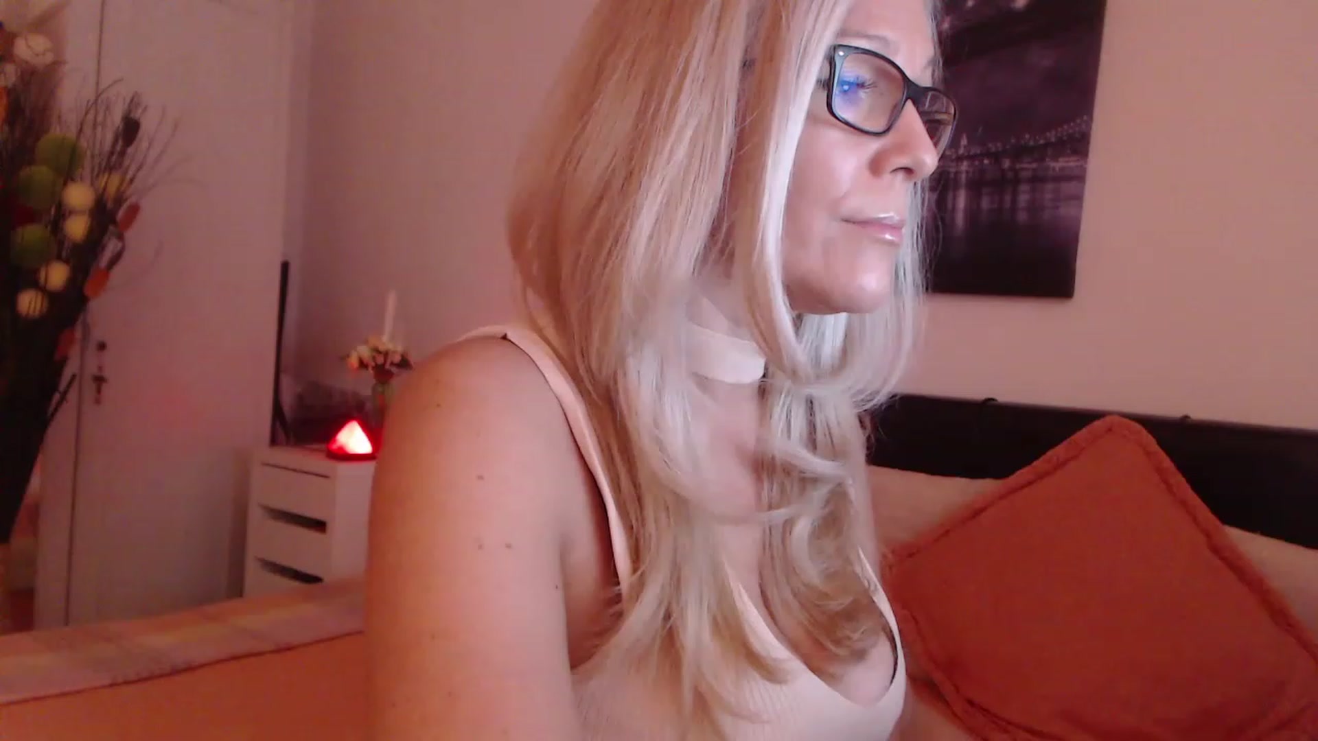Gallery image thumbnail from Reeya71's myfreecams stream on, 05/31/2023, 03:47 image 5 of 20