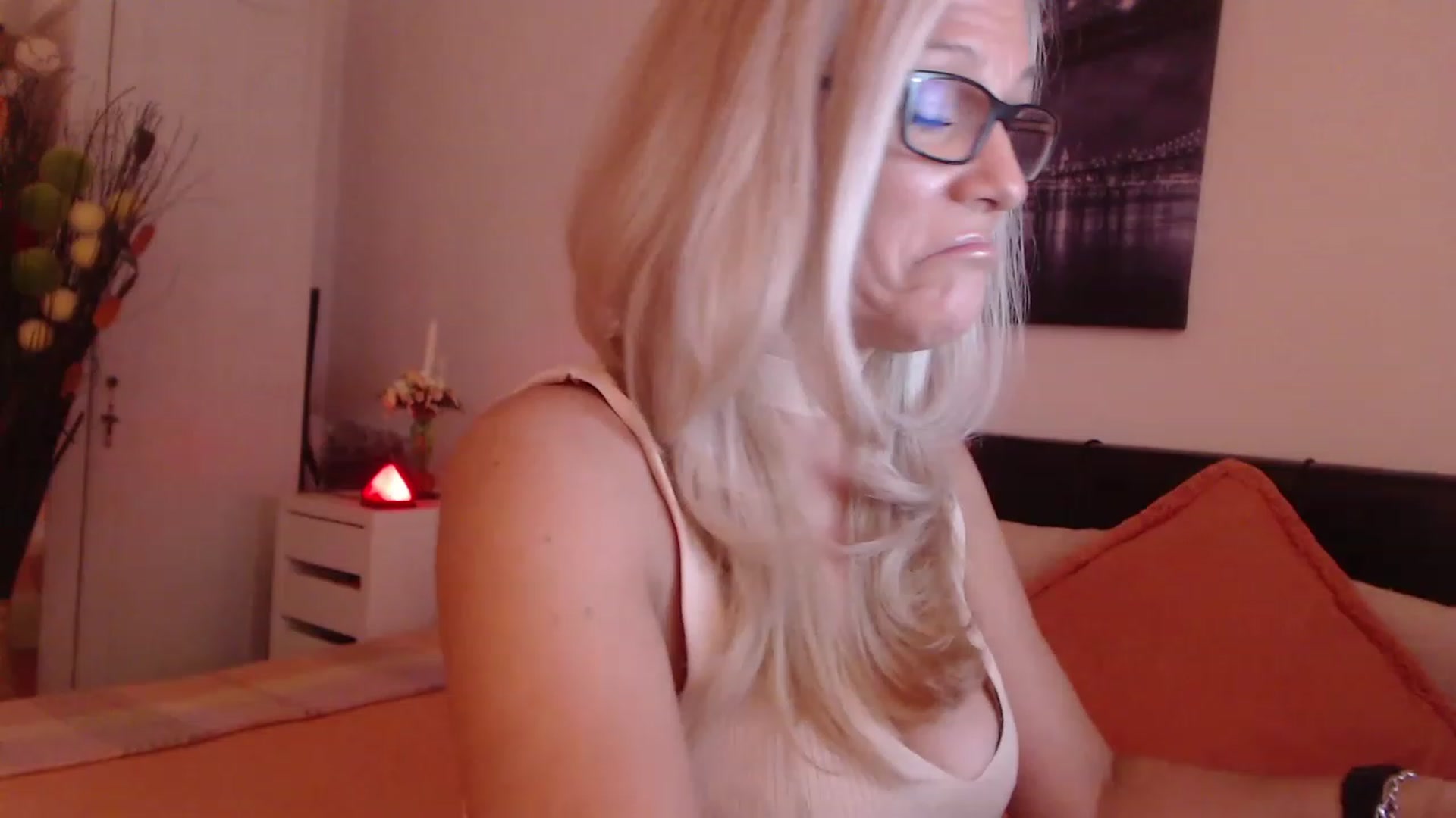 Gallery image thumbnail from Reeya71's myfreecams stream on, 05/31/2023, 03:47 image 18 of 20