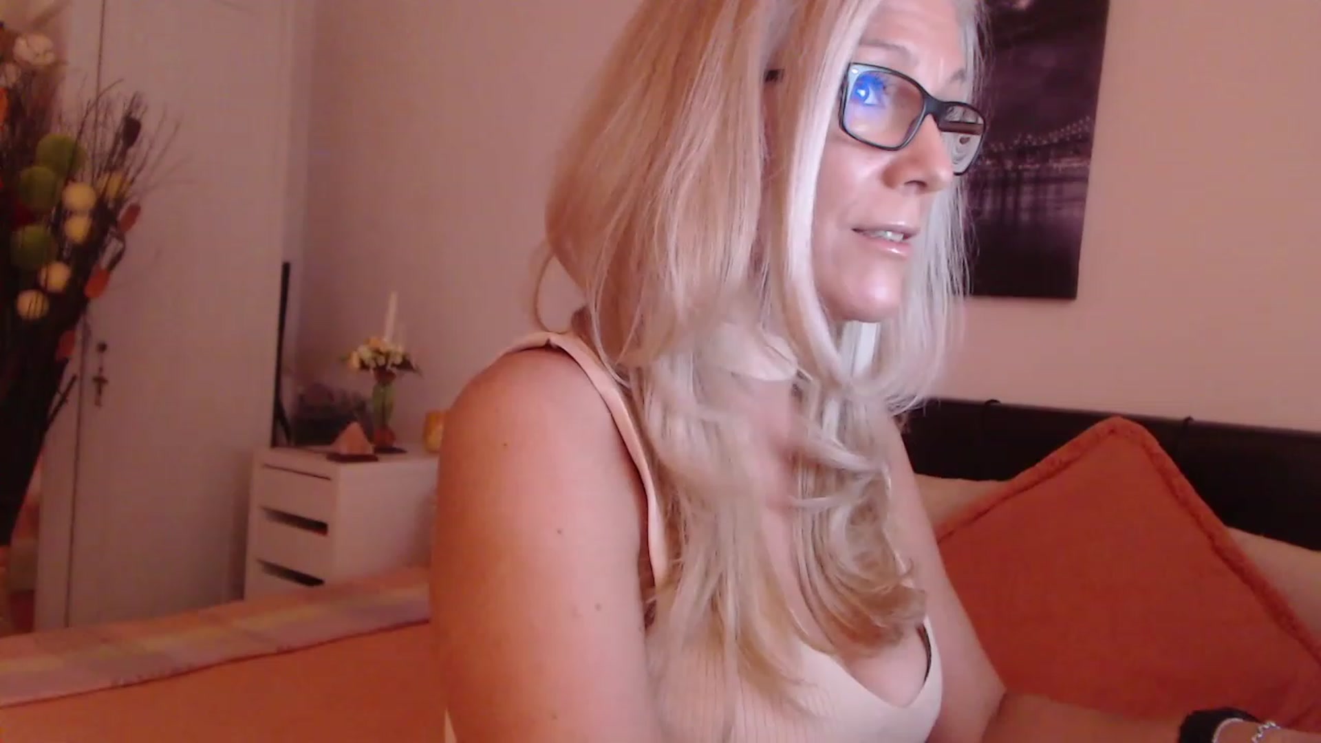 Gallery image thumbnail from Reeya71's myfreecams stream on, 05/31/2023, 03:47 image 15 of 20