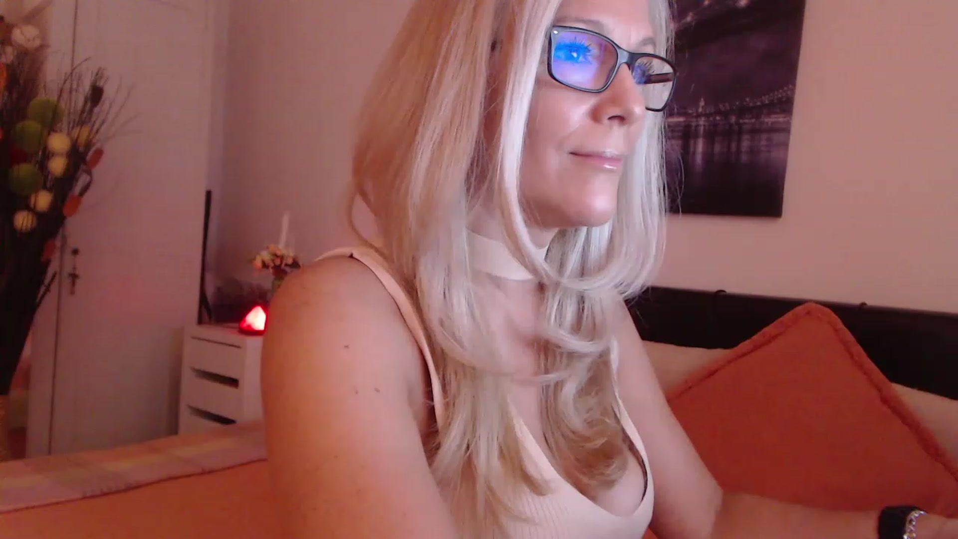 Gallery image thumbnail from Reeya71's myfreecams stream on, 05/31/2023, 03:47 image 6 of 20