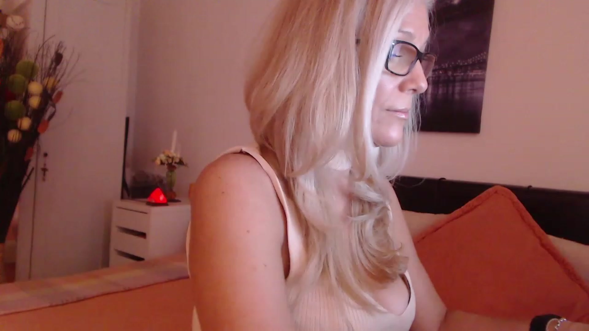Gallery image thumbnail from Reeya71's myfreecams stream on, 05/31/2023, 03:47 image 16 of 20
