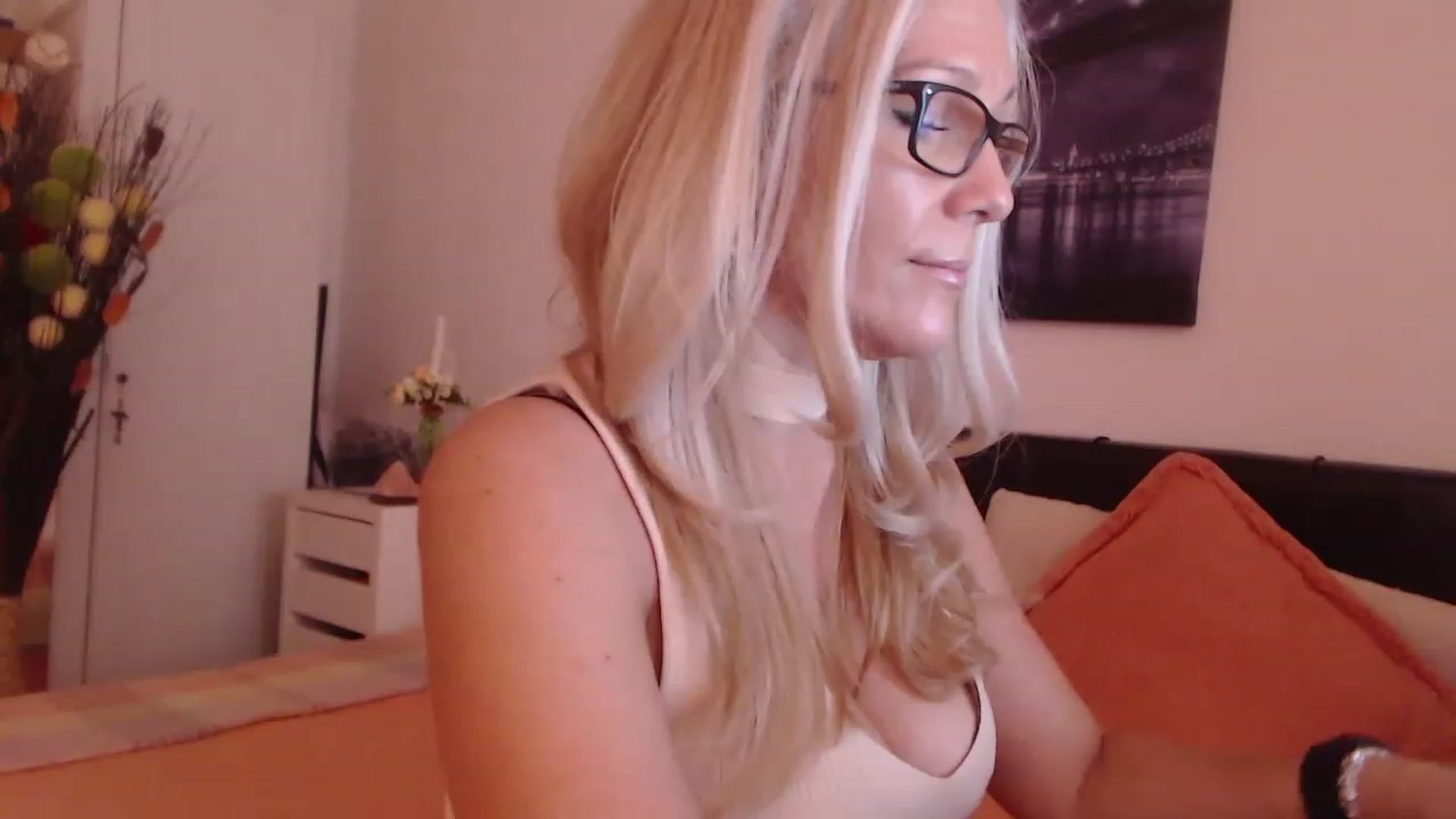 Gallery image thumbnail from Reeya71's myfreecams stream on, 05/31/2023, 05:56 image 11 of 20