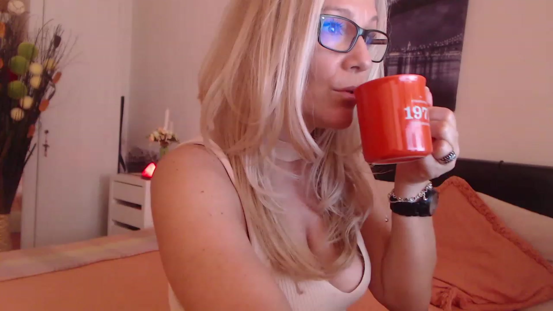 Gallery image thumbnail from Reeya71's myfreecams stream on, 05/31/2023, 10:34 image 3 of 20