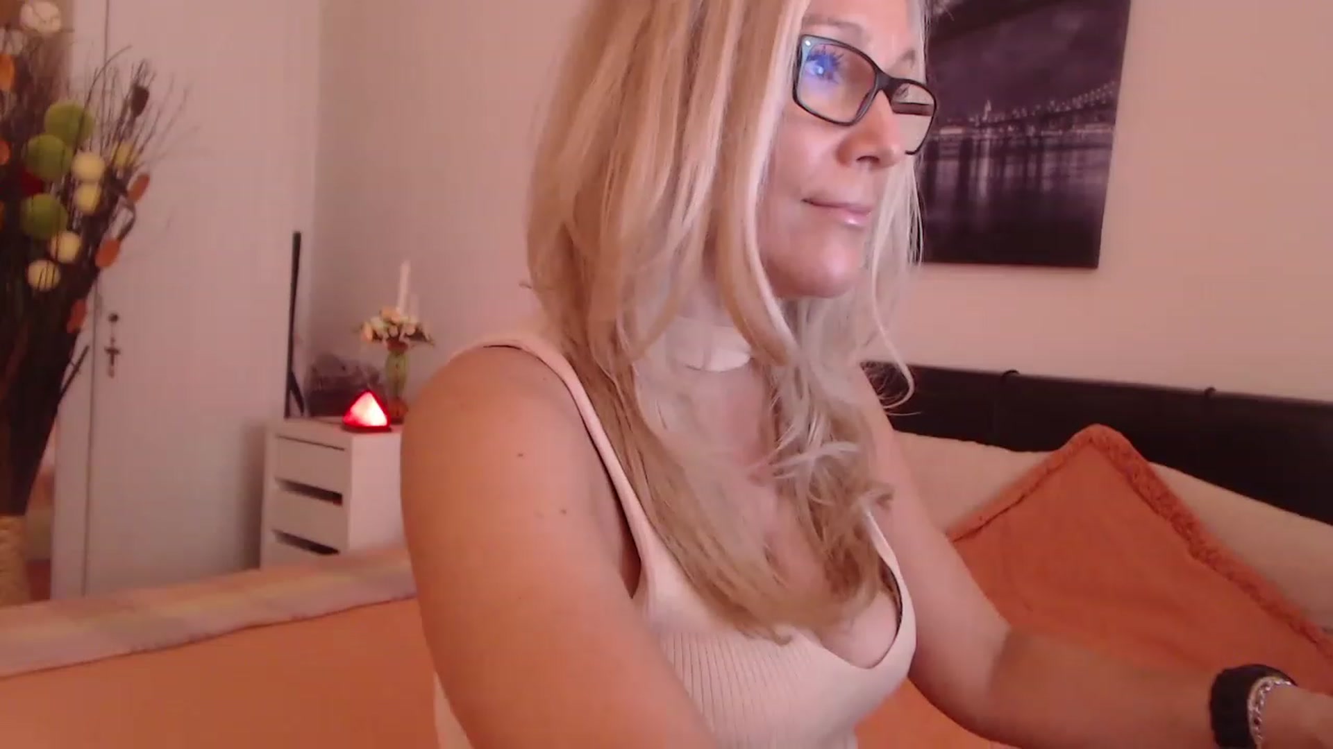 Gallery image thumbnail from Reeya71's myfreecams stream on, 05/31/2023, 10:34 image 18 of 20