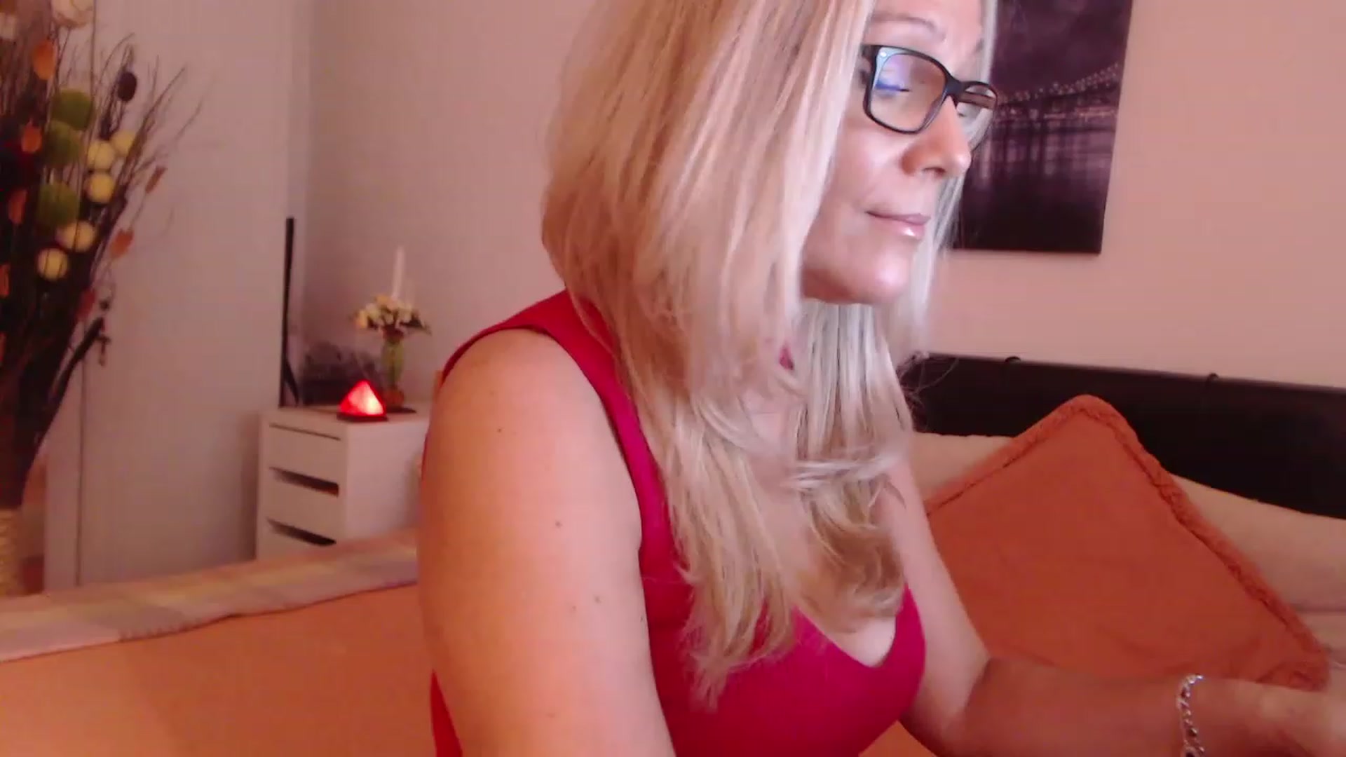 Gallery image thumbnail from Reeya71's myfreecams stream on, 06/01/2023, 05:04 image 4 of 20