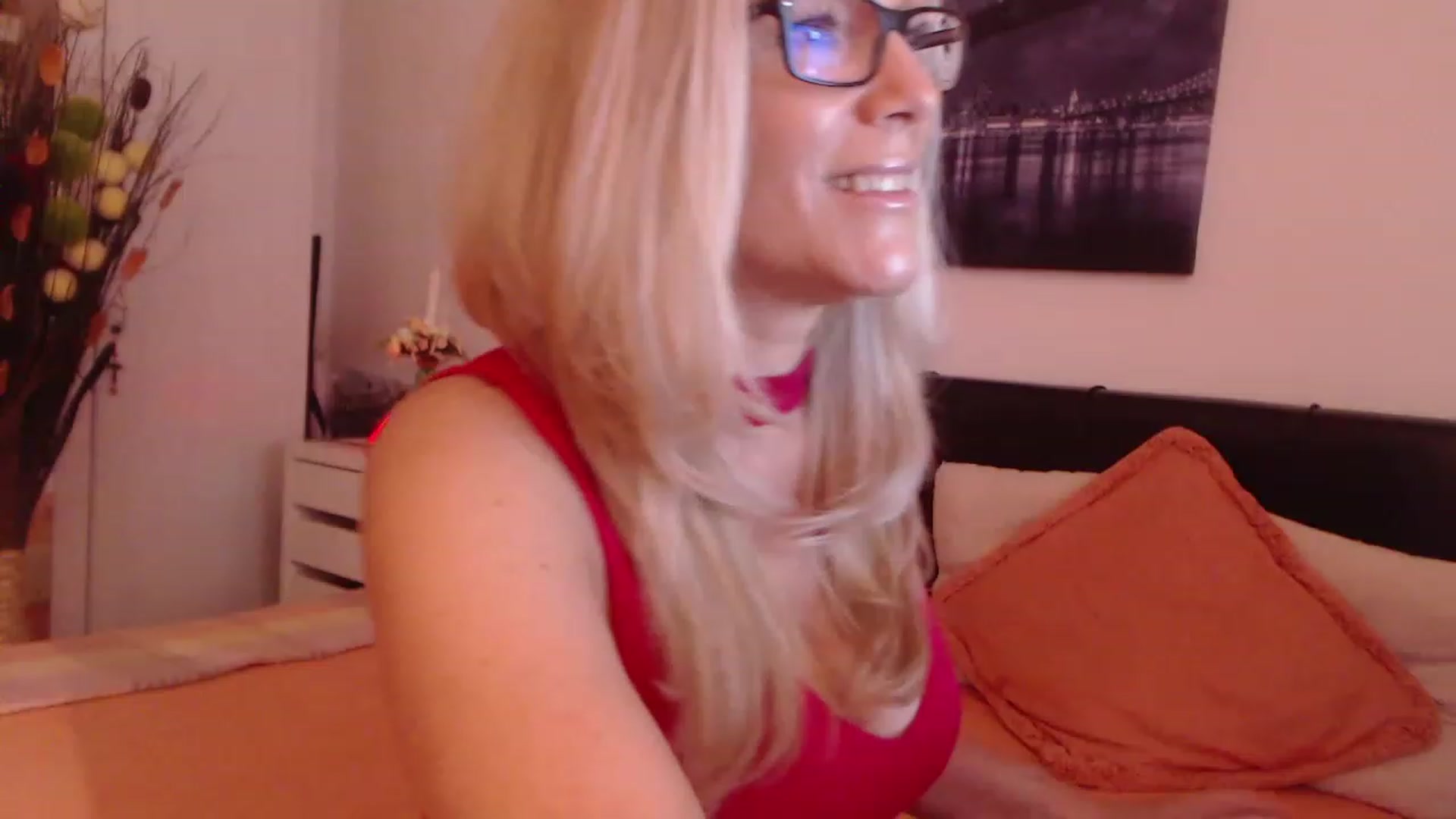 Gallery image thumbnail from Reeya71's myfreecams stream on, 06/01/2023, 05:04 image 6 of 20