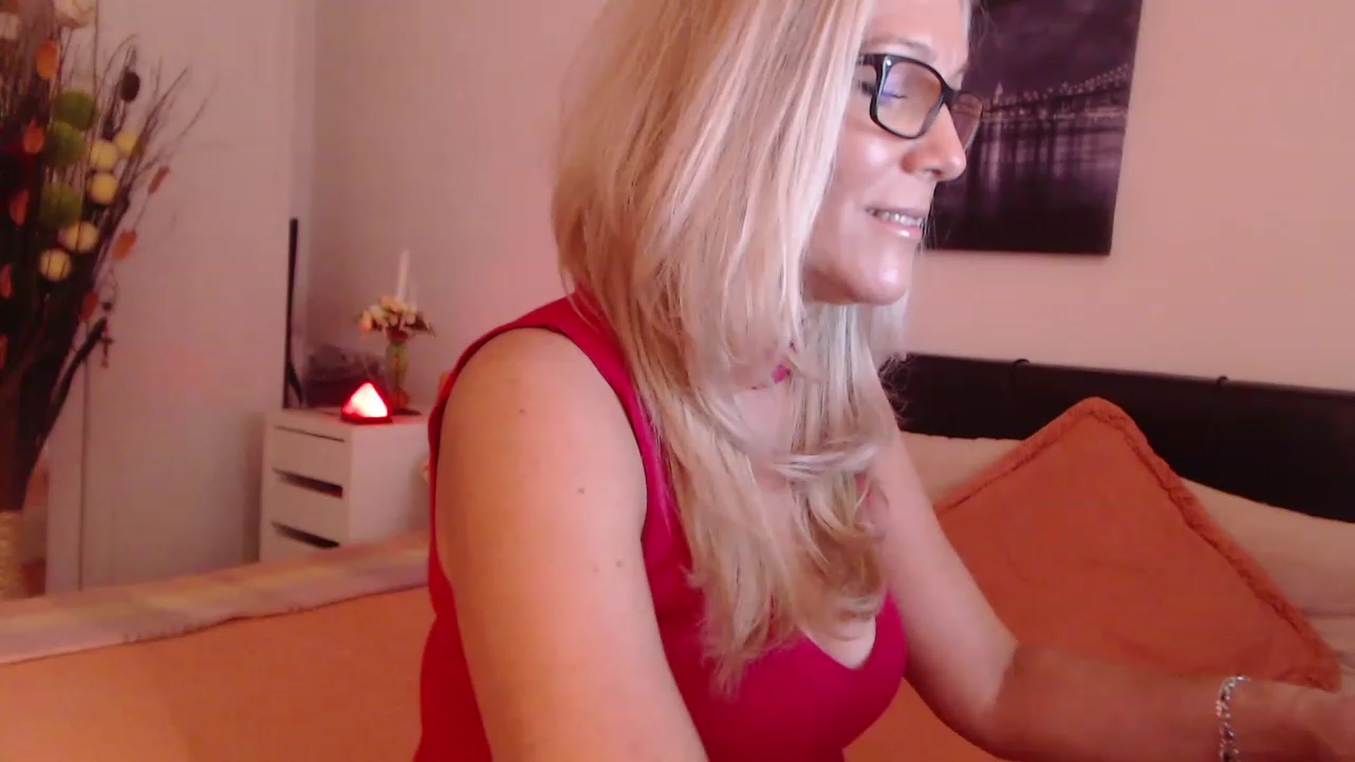 Gallery image thumbnail from Reeya71's myfreecams stream on, 06/01/2023, 05:04 image 12 of 20