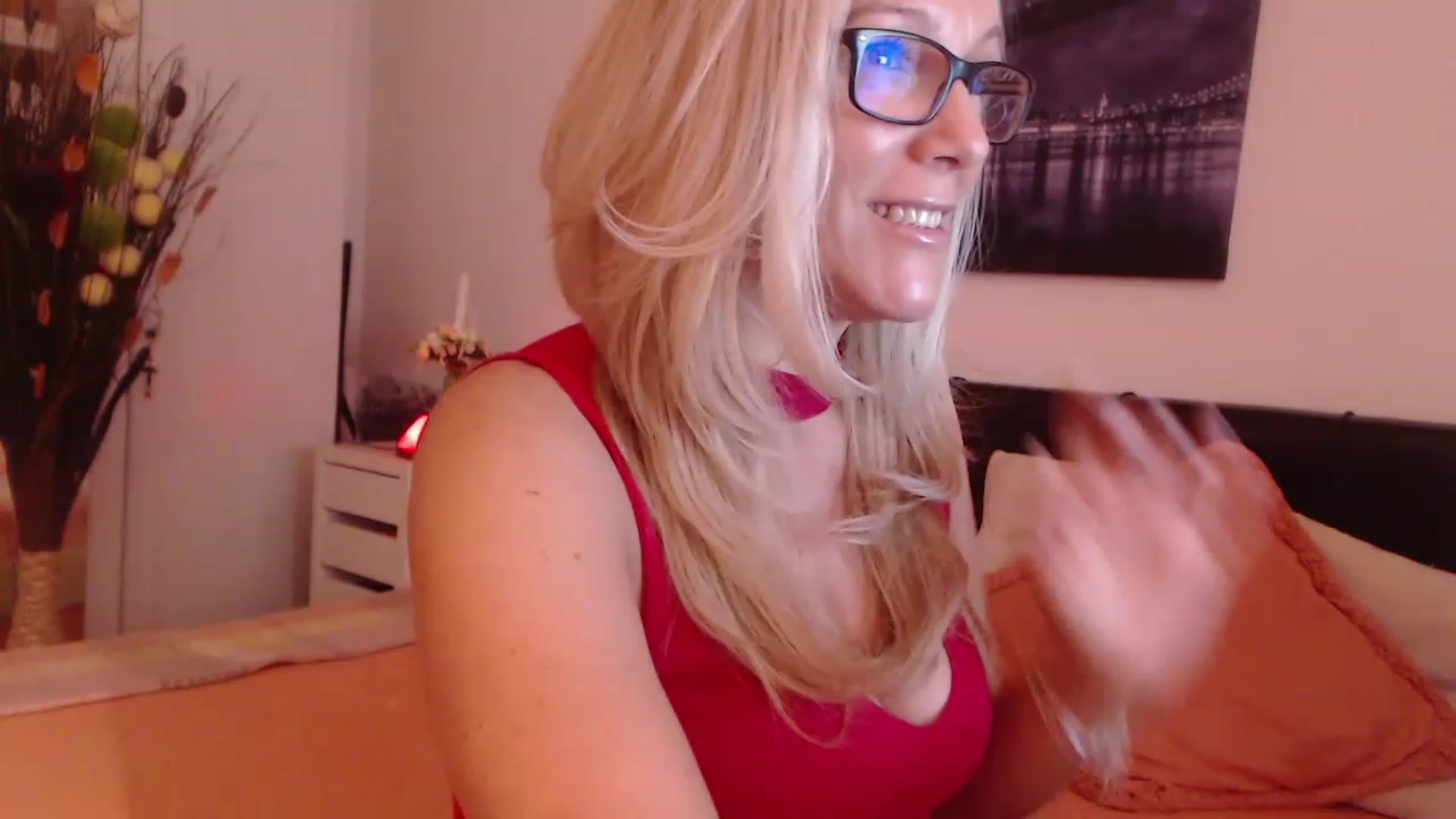 Gallery image thumbnail from Reeya71's myfreecams stream on, 06/01/2023, 07:02 image 5 of 20