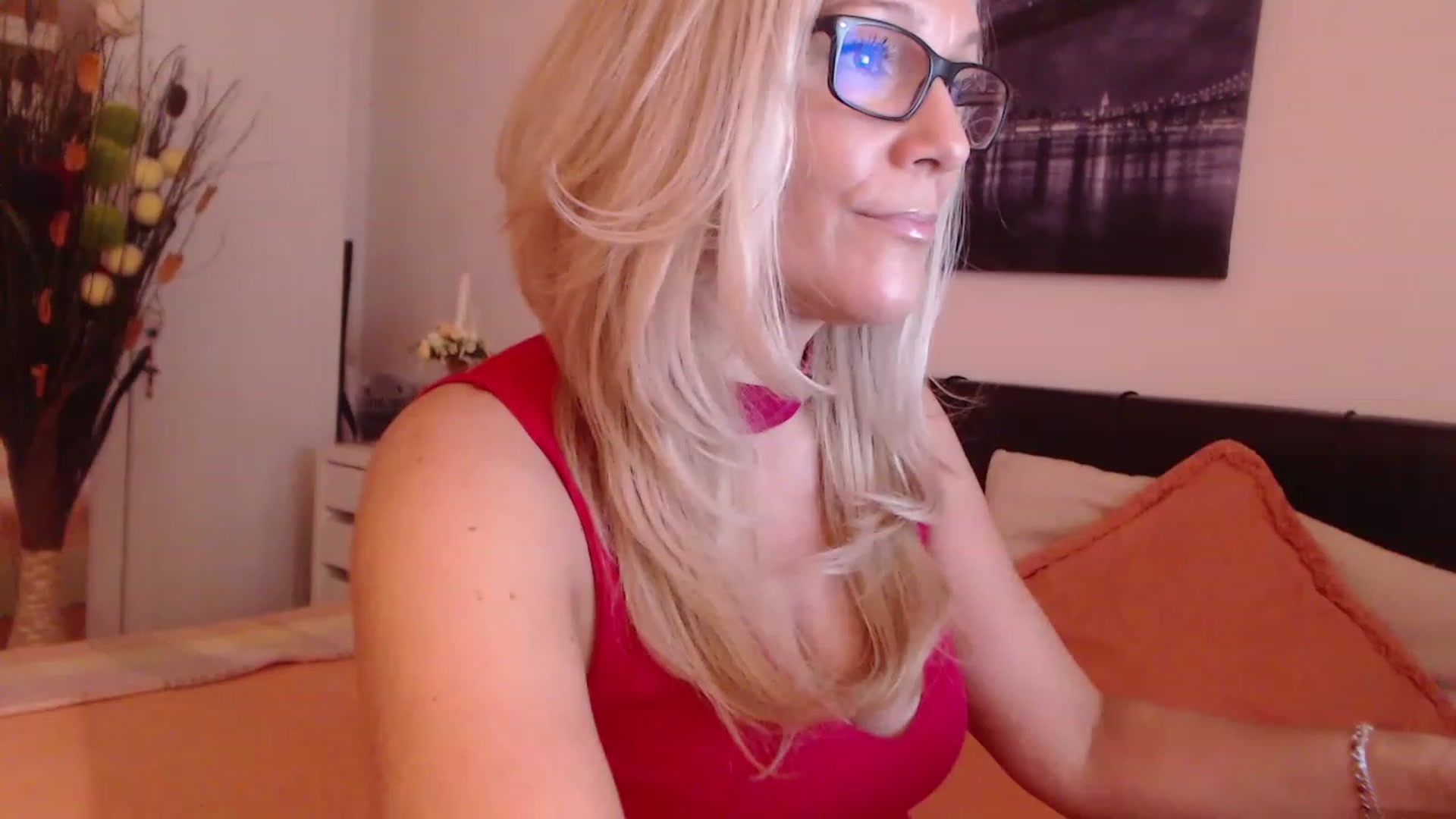 Gallery image thumbnail from Reeya71's myfreecams stream on, 06/01/2023, 07:02 image 1 of 20