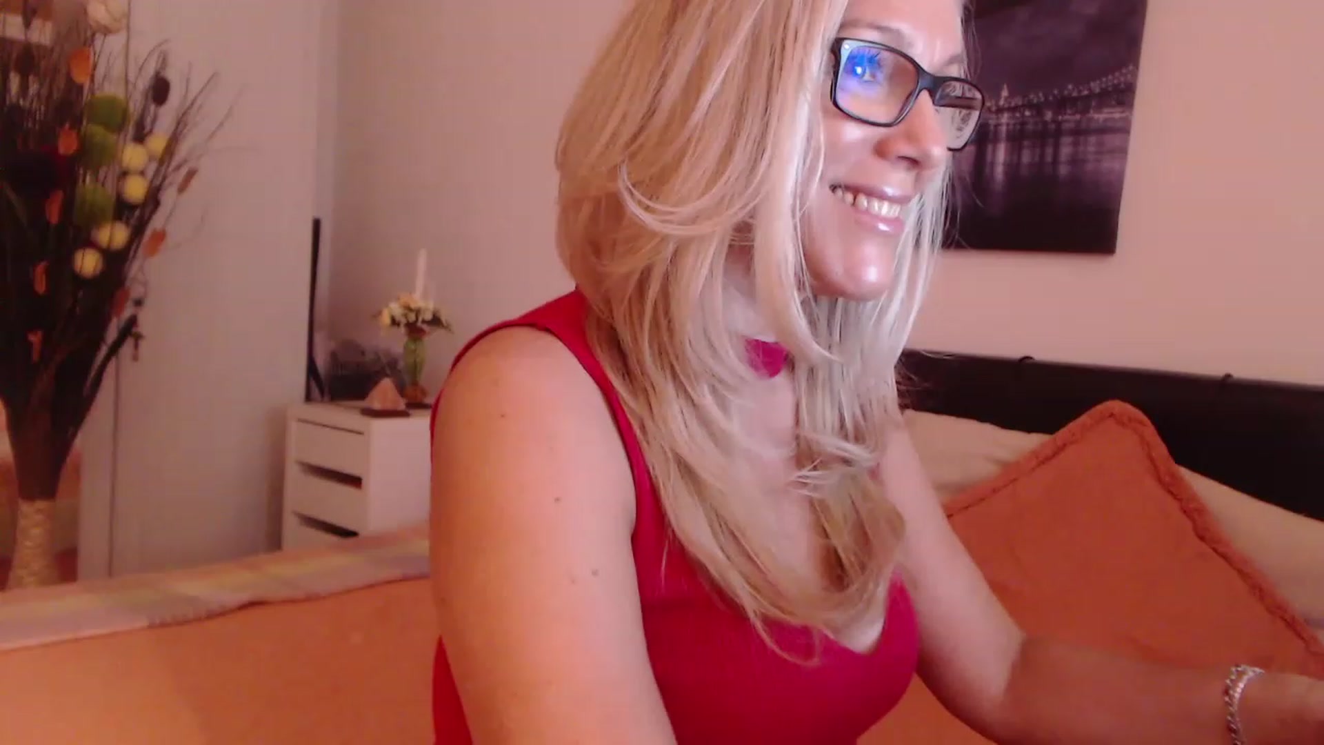 Gallery image thumbnail from Reeya71's myfreecams stream on, 06/01/2023, 07:02 image 9 of 20