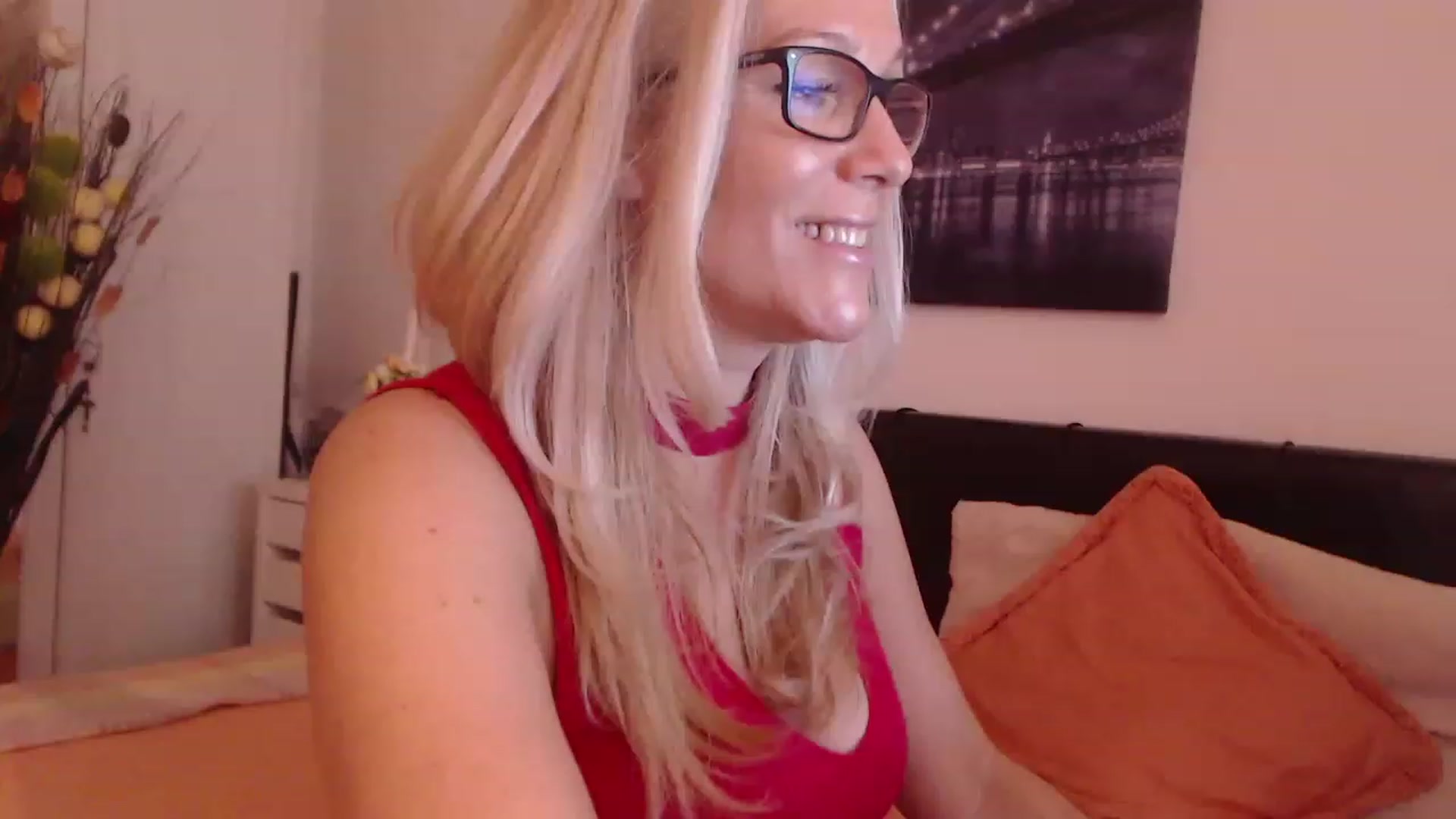 Gallery image thumbnail from Reeya71's myfreecams stream on, 06/01/2023, 08:22 image 18 of 20