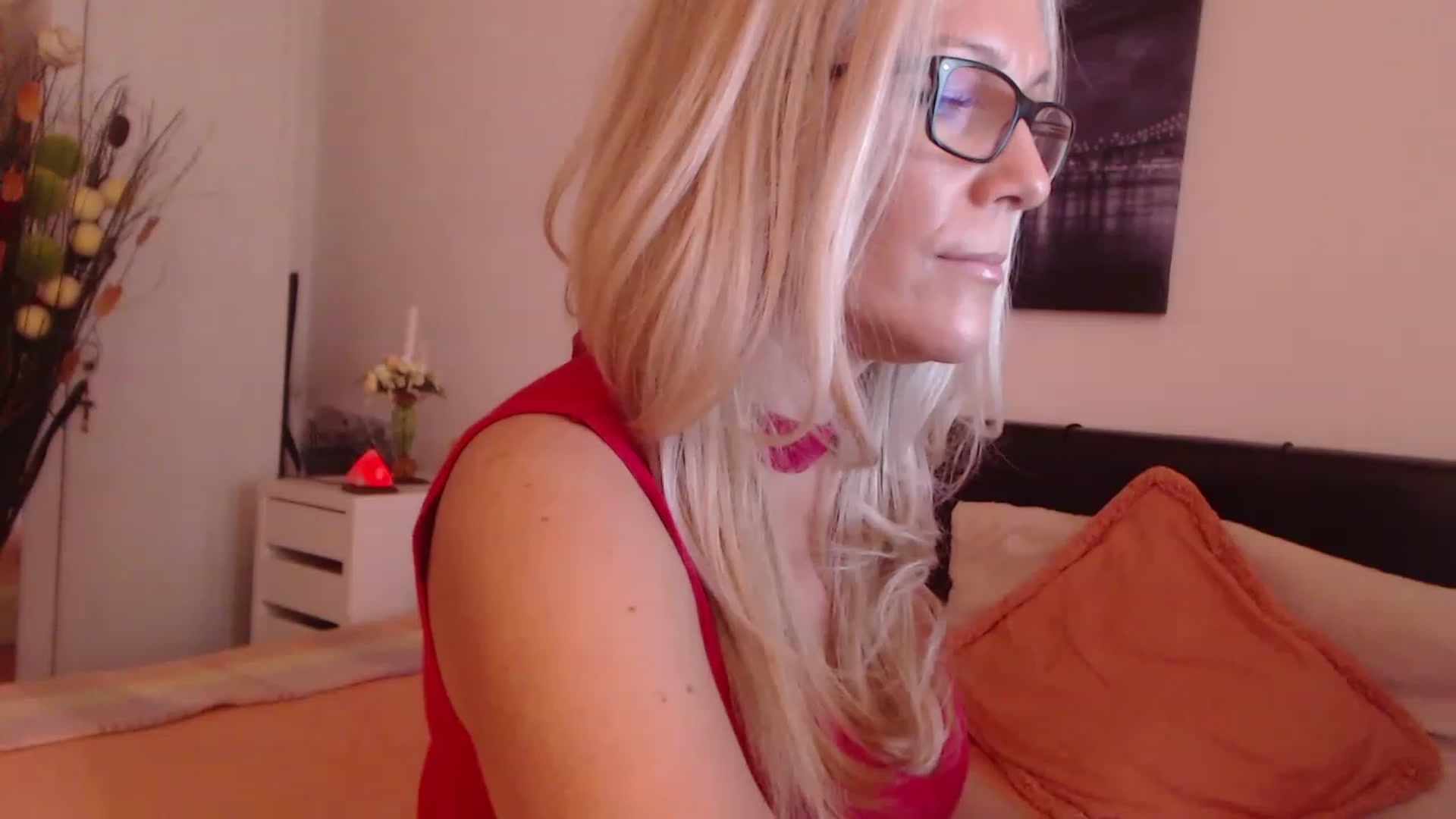 Gallery image thumbnail from Reeya71's myfreecams stream on, 06/01/2023, 08:22 image 10 of 20