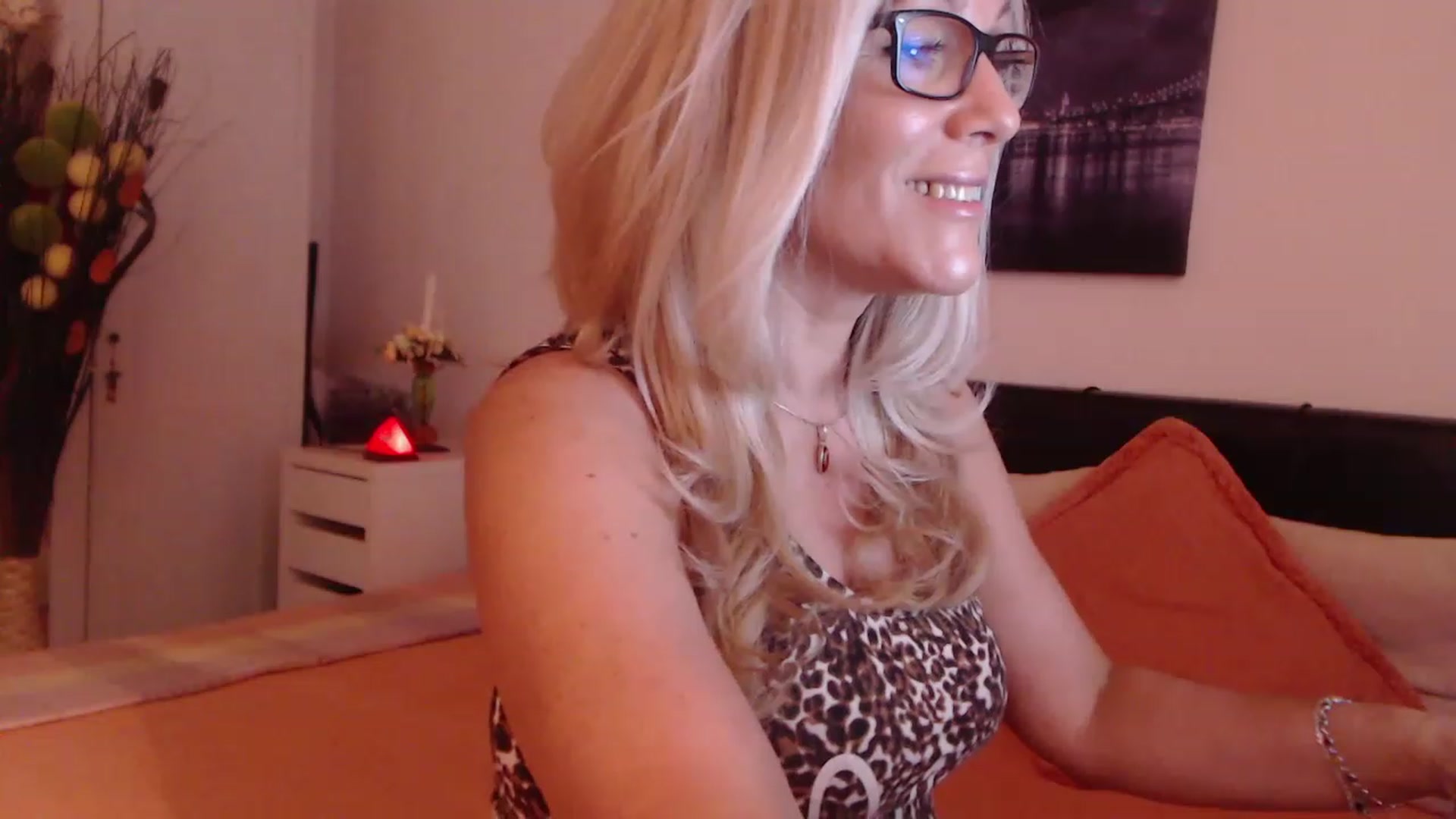 Gallery image thumbnail from Reeya71's myfreecams stream on, 06/02/2023, 22:35 image 7 of 20