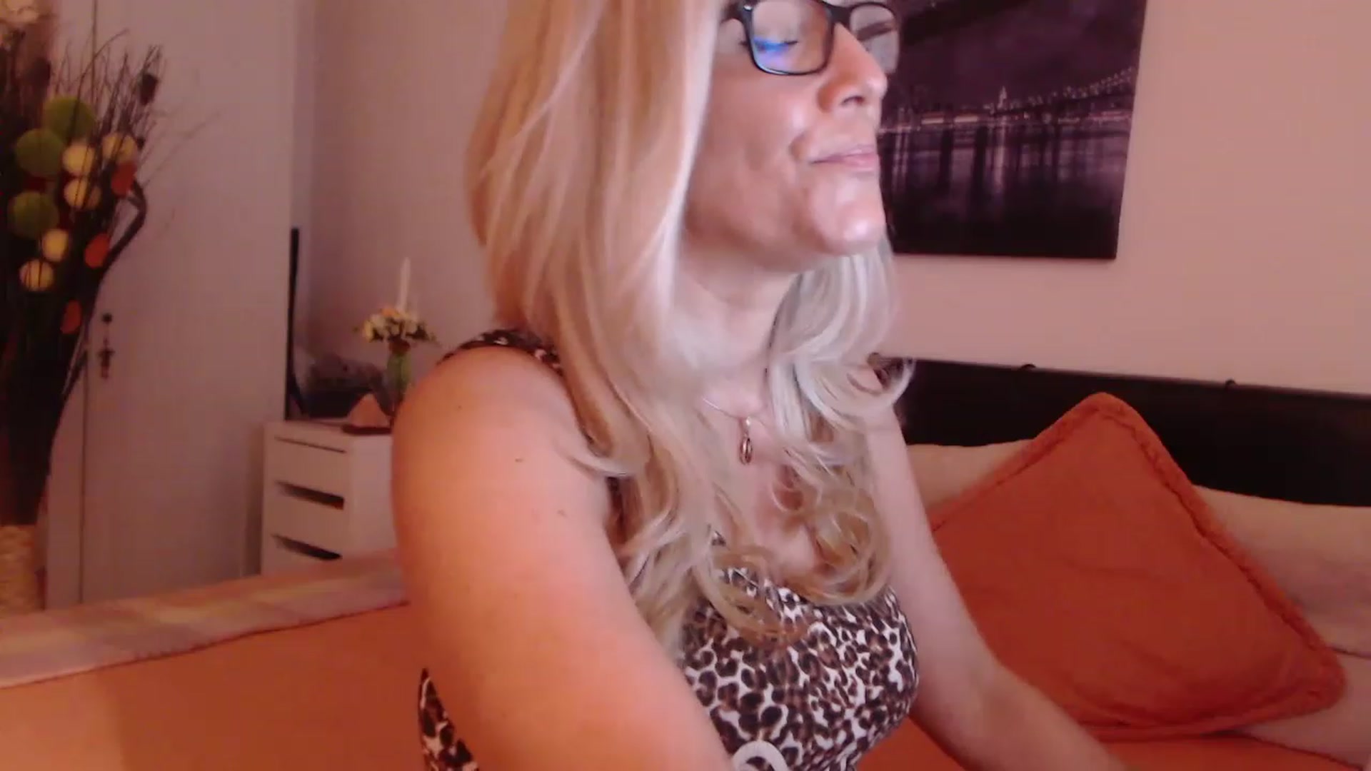 Gallery image thumbnail from Reeya71's myfreecams stream on, 06/02/2023, 22:35 image 19 of 20