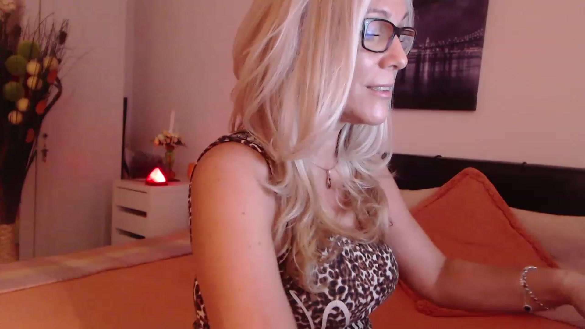 Gallery image thumbnail from Reeya71's myfreecams stream on, 06/02/2023, 22:35 image 3 of 20