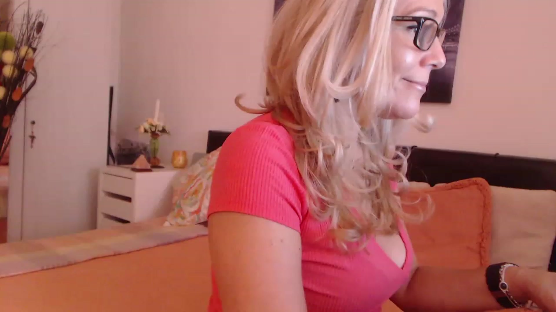Gallery image thumbnail from Reeya71's myfreecams stream on, 06/09/2023, 07:59 image 9 of 20