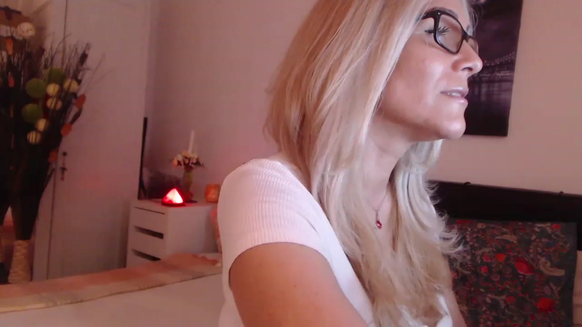 Gallery image thumbnail from Reeya71's myfreecams stream on, 06/19/2023, 24:00 image 15 of 20