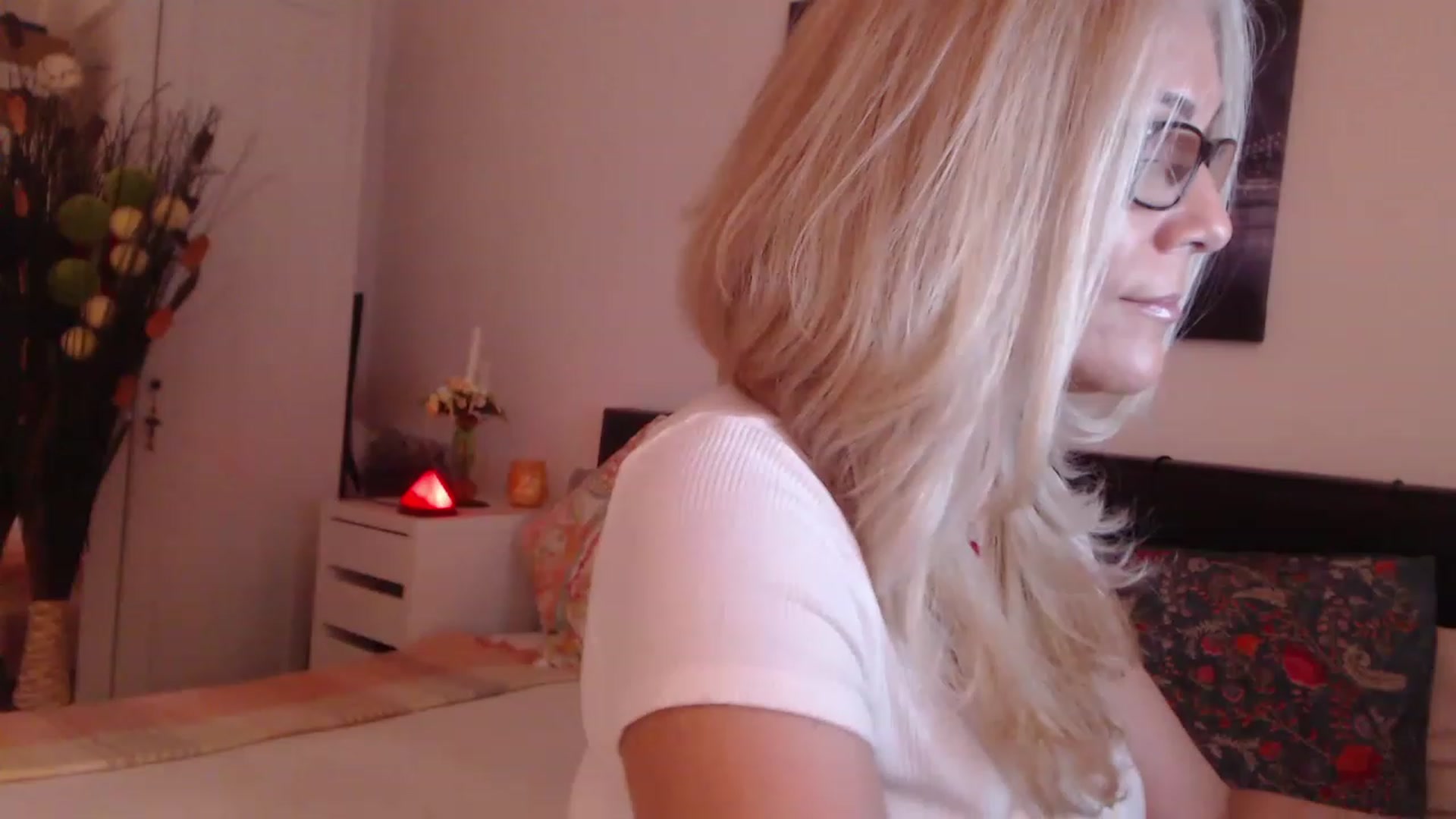 Gallery image thumbnail from Reeya71's myfreecams stream on, 06/19/2023, 24:00 image 10 of 20