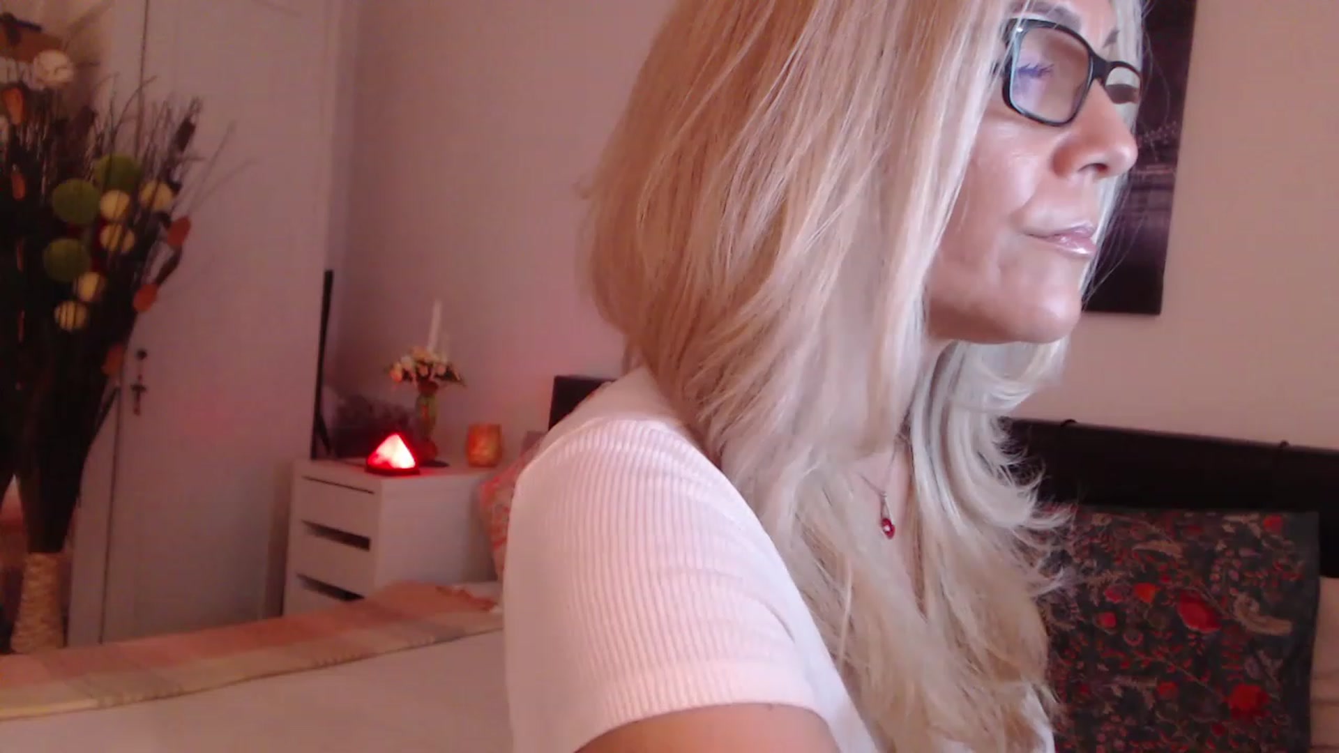 Gallery image thumbnail from Reeya71's myfreecams stream on, 06/19/2023, 24:00 image 8 of 20