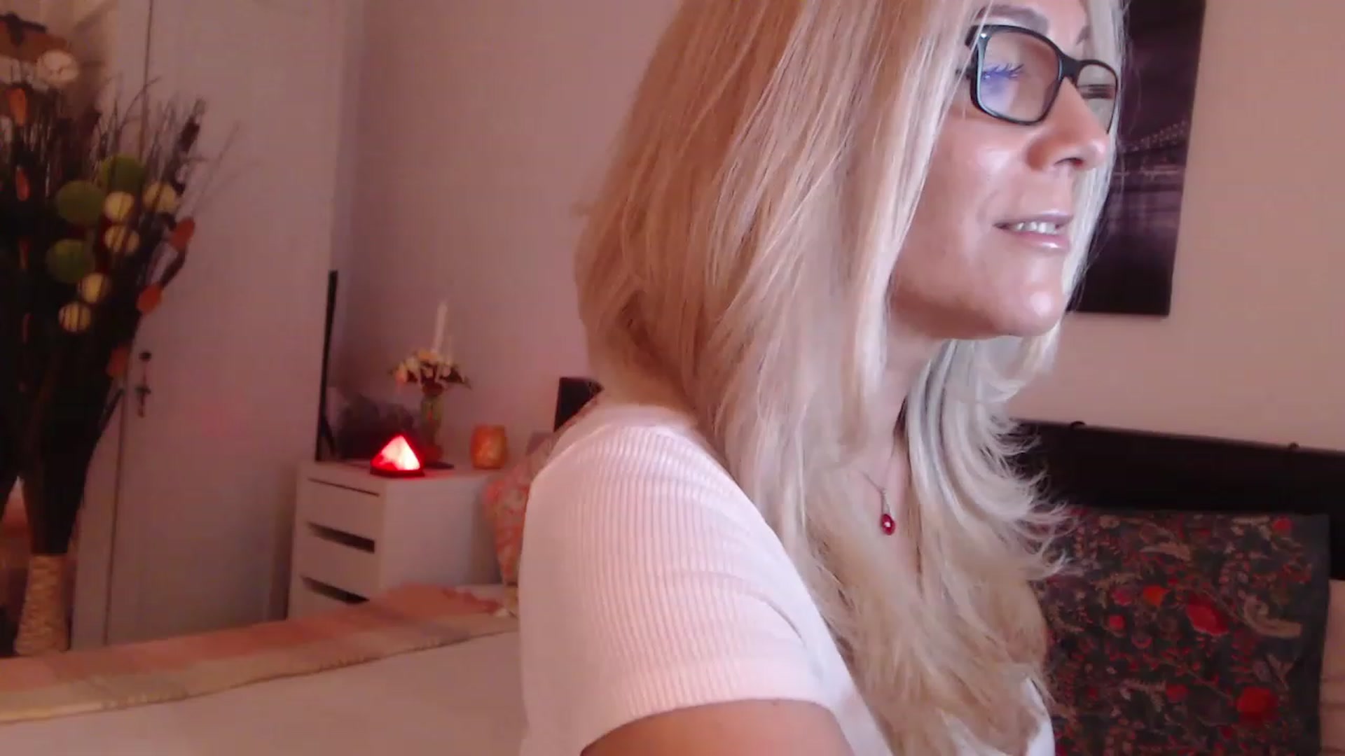 Gallery image thumbnail from Reeya71's myfreecams stream on, 06/19/2023, 24:00 image 13 of 20