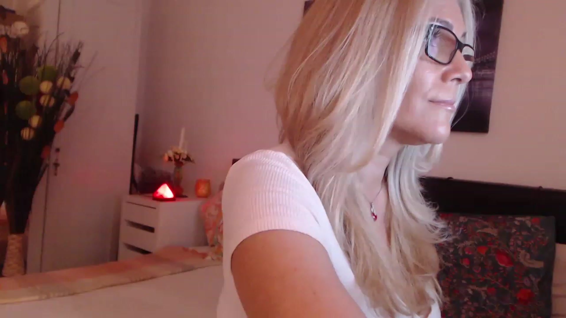 Gallery image thumbnail from Reeya71's myfreecams stream on, 06/19/2023, 24:00 image 4 of 20