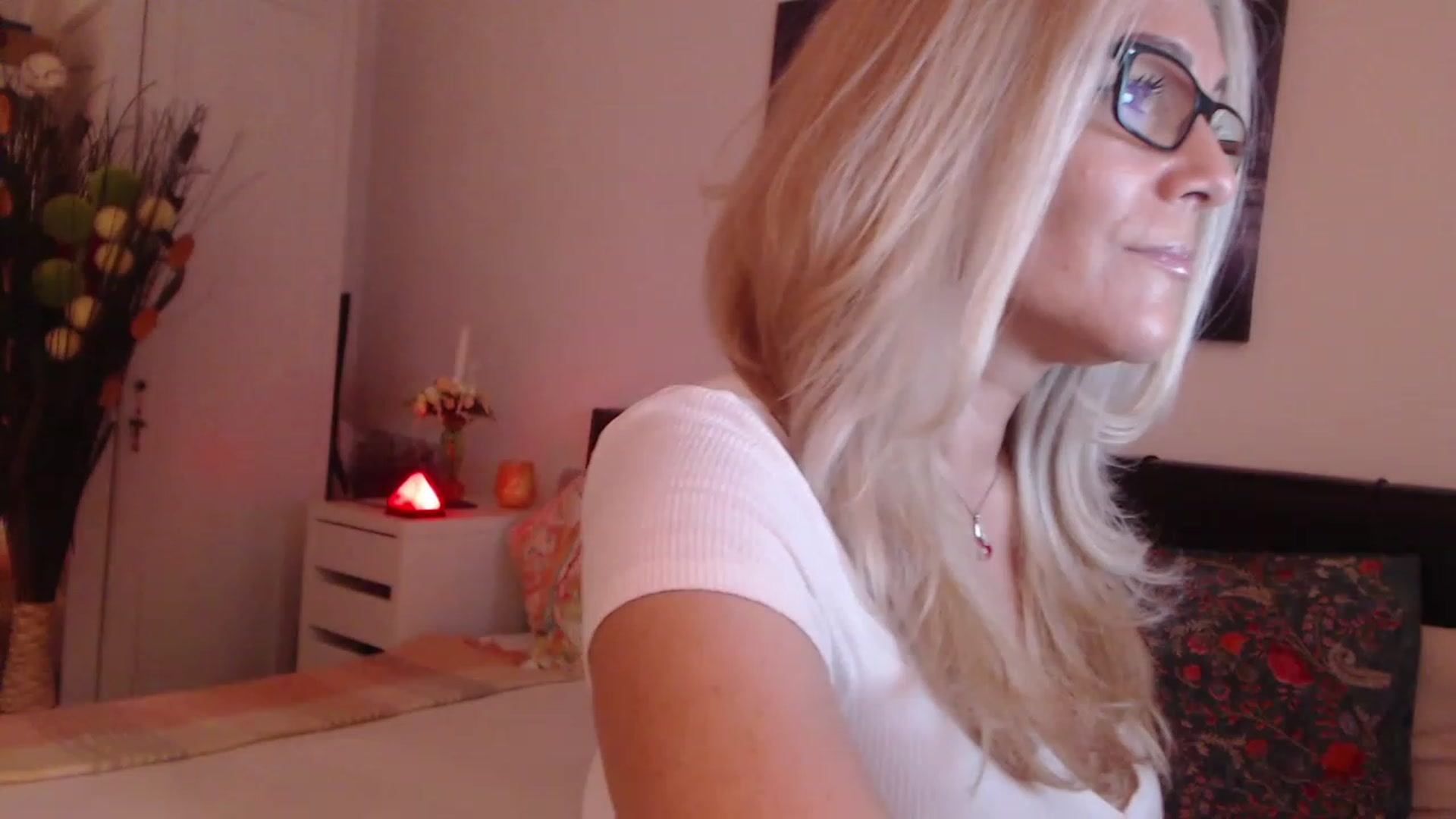 Gallery image thumbnail from Reeya71's myfreecams stream on, 06/19/2023, 24:00 image 1 of 20