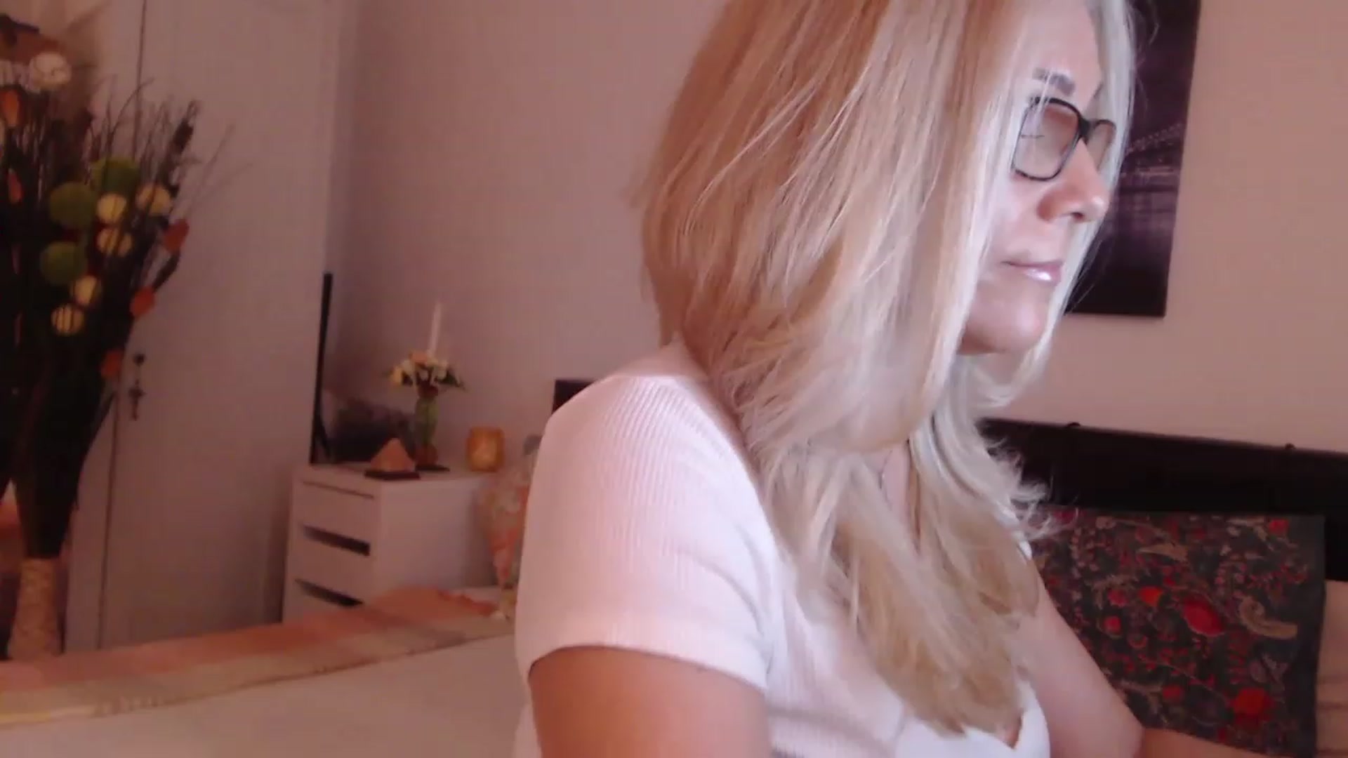 Gallery image thumbnail from Reeya71's myfreecams stream on, 06/19/2023, 24:00 image 5 of 20