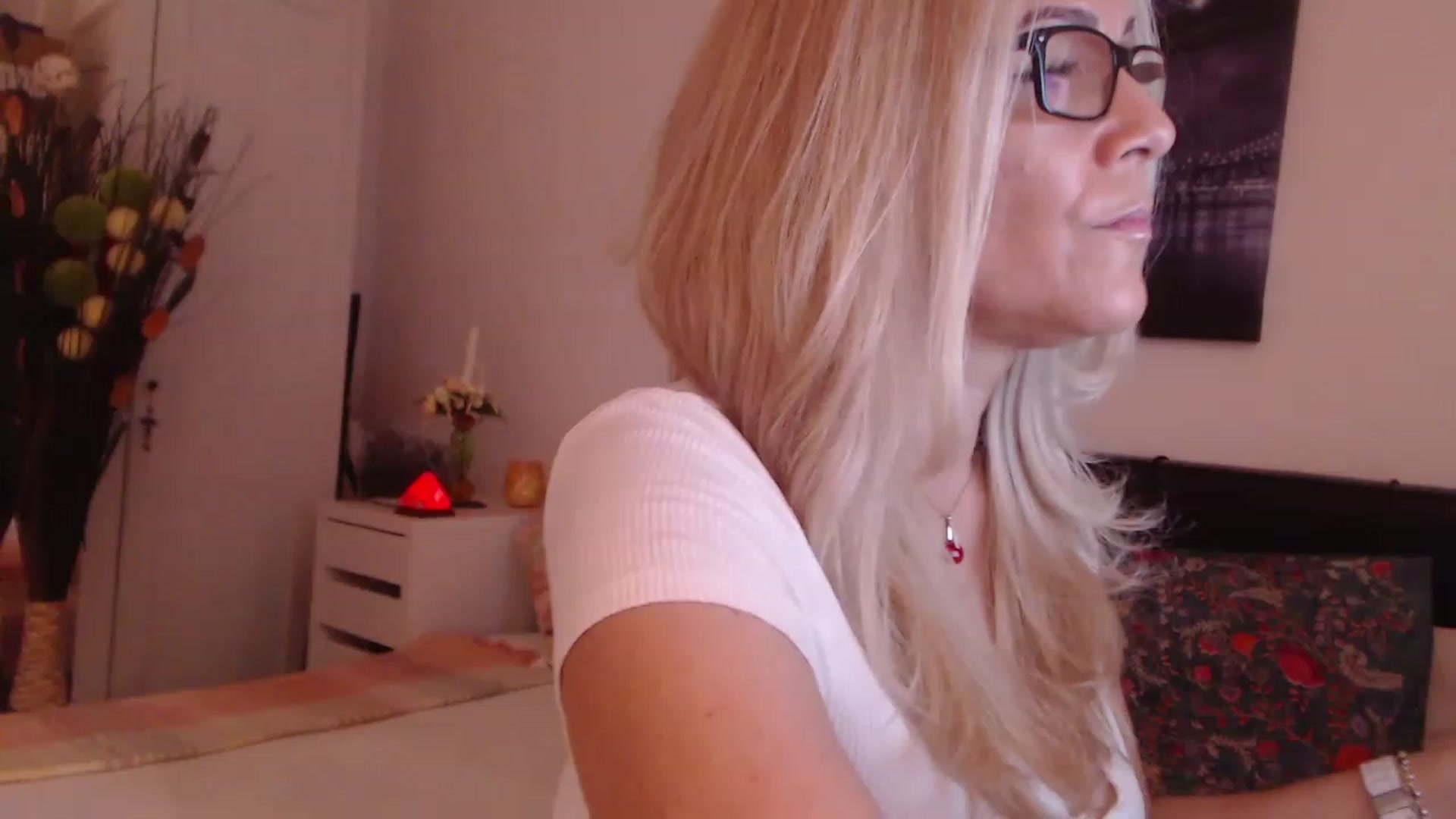 Gallery image thumbnail from Reeya71's myfreecams stream on, 06/19/2023, 24:00 image 7 of 20