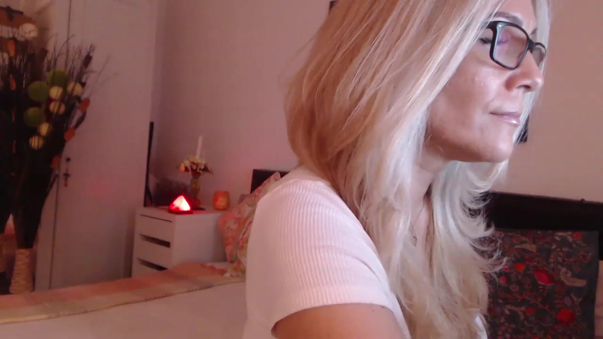 Gallery image thumbnail from Reeya71's myfreecams stream on, 06/19/2023, 24:00 image 20 of 20