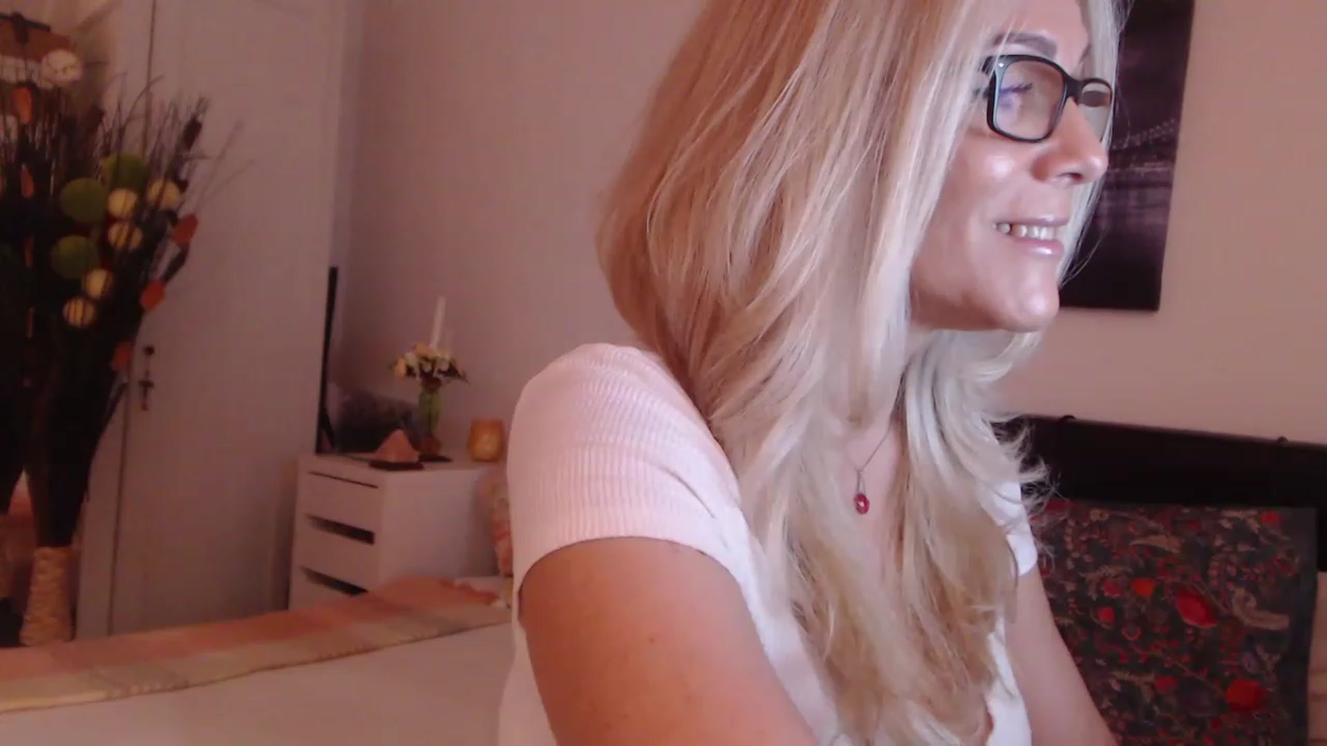 Gallery image thumbnail from Reeya71's myfreecams stream on, 06/19/2023, 24:00 image 18 of 20