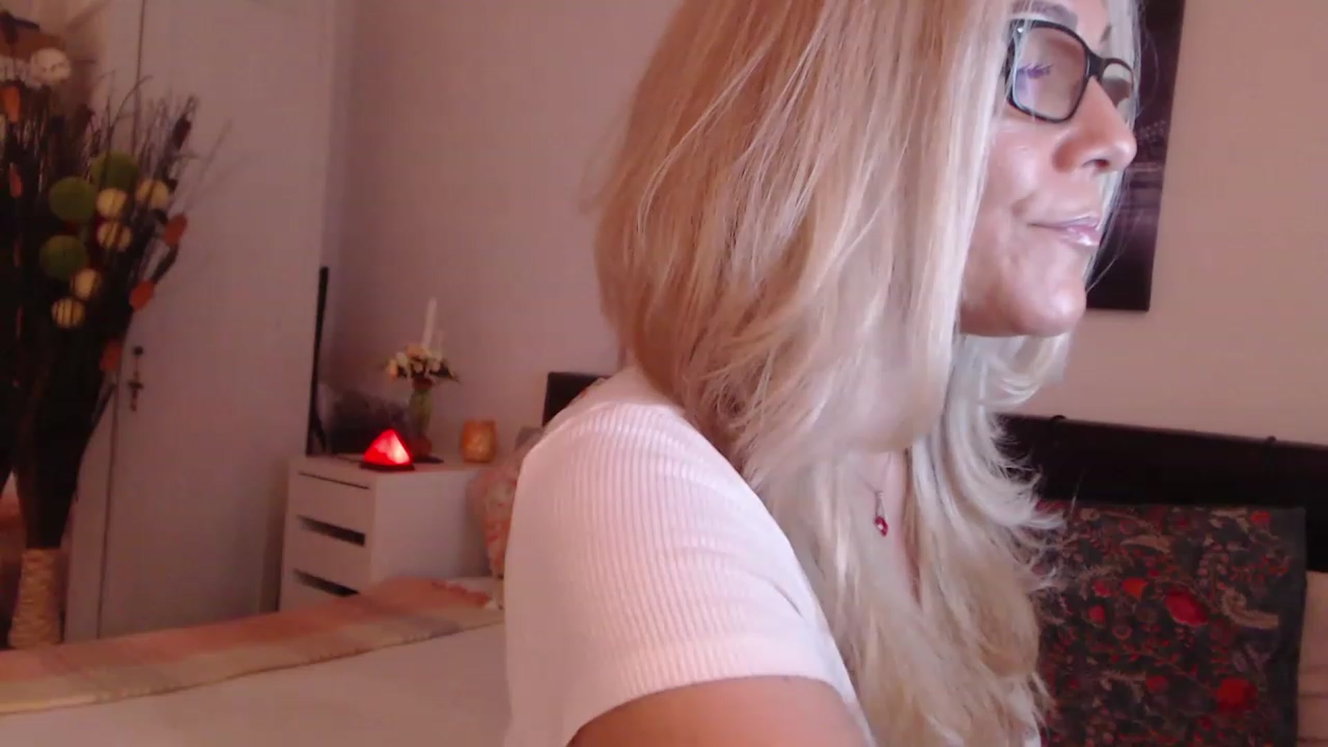 Gallery image thumbnail from Reeya71's myfreecams stream on, 06/19/2023, 24:00 image 6 of 20