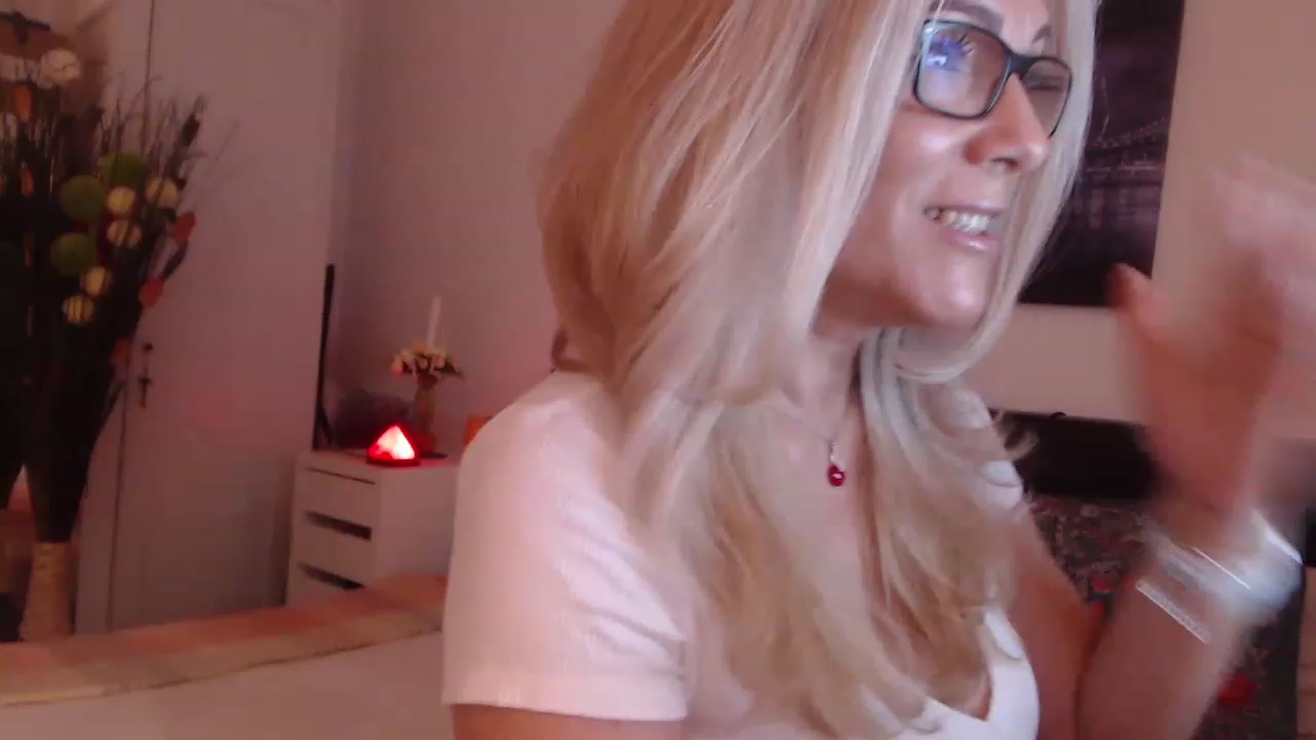 Gallery image thumbnail from Reeya71's myfreecams stream on, 06/19/2023, 24:00 image 17 of 20