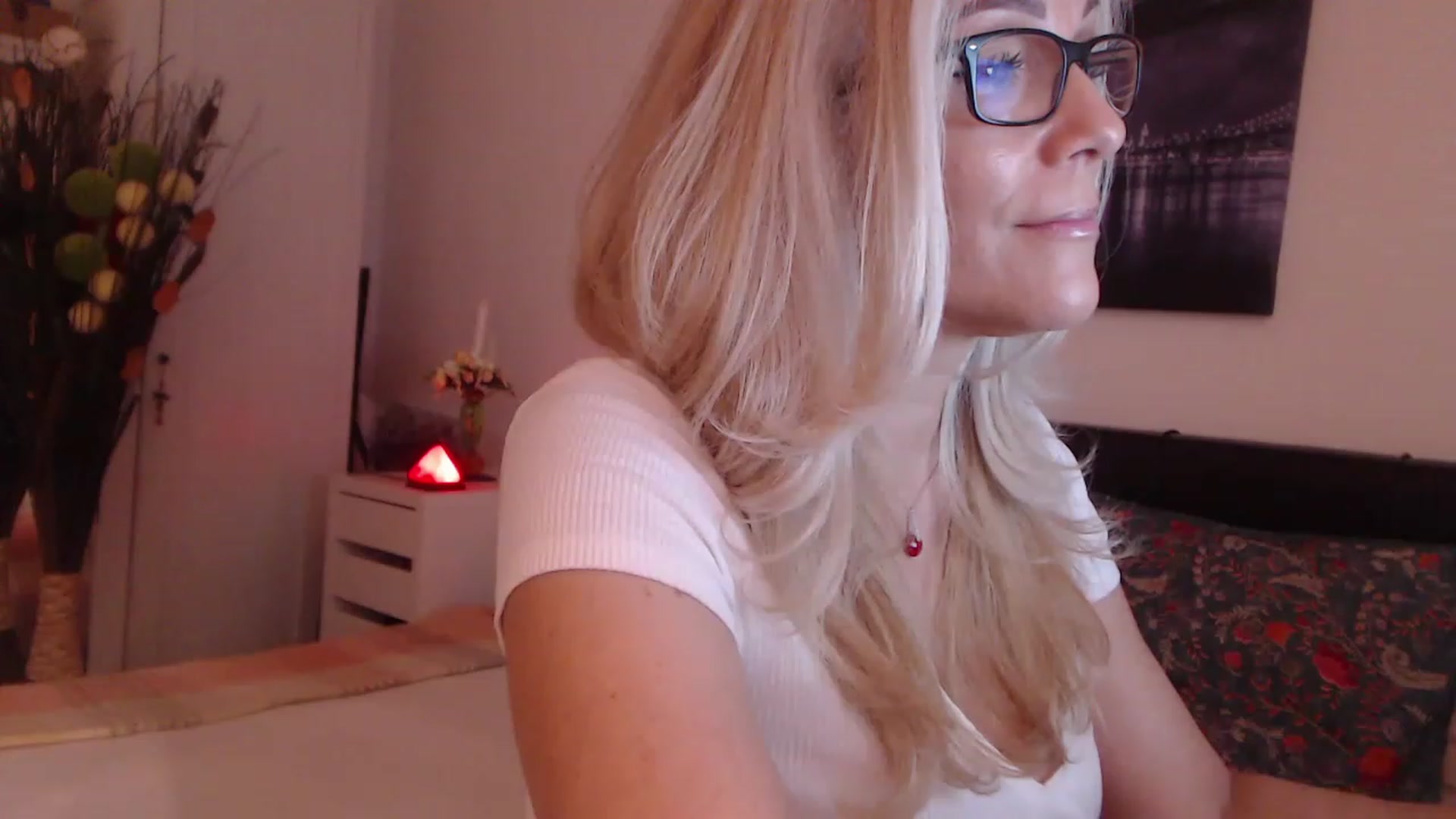 Gallery image thumbnail from Reeya71's myfreecams stream on, 06/19/2023, 01:11 image 1 of 20
