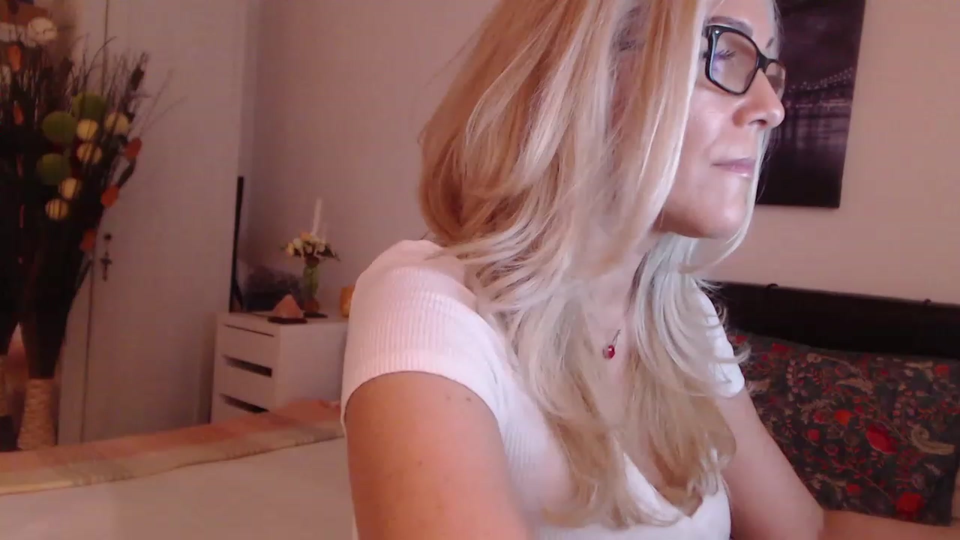 Gallery image thumbnail from Reeya71's myfreecams stream on, 06/19/2023, 01:11 image 8 of 20