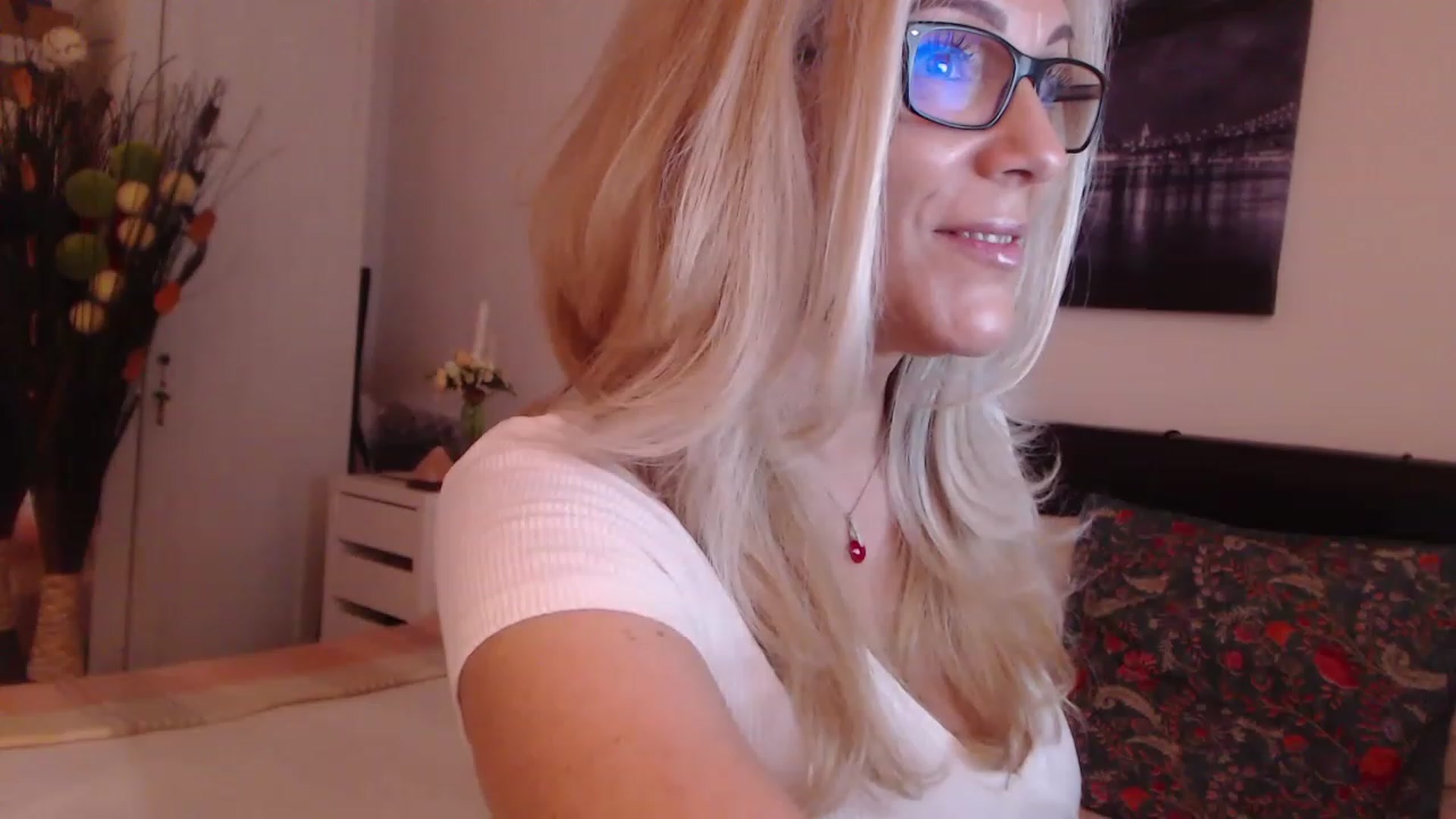 Gallery image thumbnail from Reeya71's myfreecams stream on, 06/19/2023, 01:11 image 18 of 20
