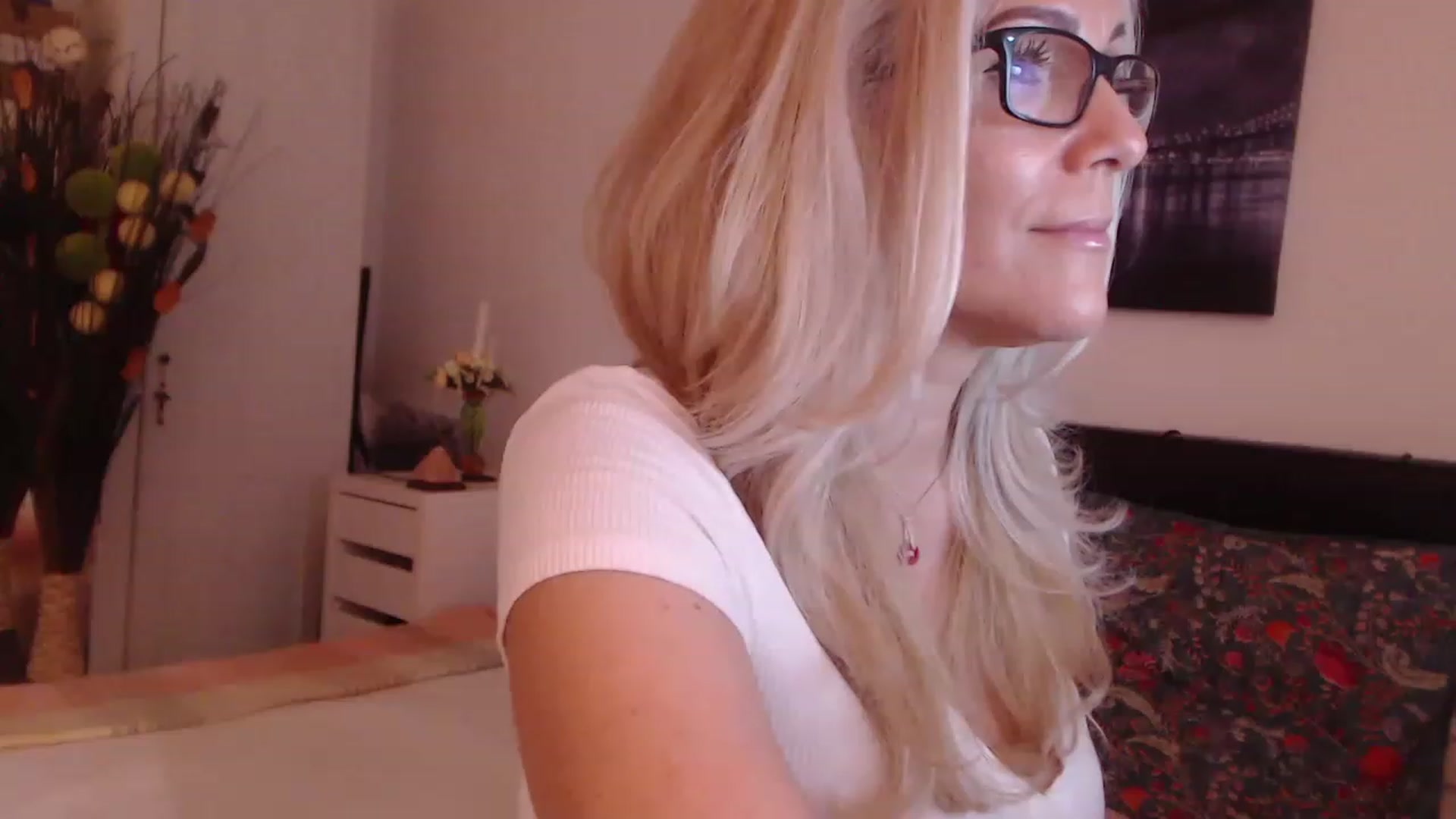 Gallery image thumbnail from Reeya71's myfreecams stream on, 06/19/2023, 01:11 image 11 of 20