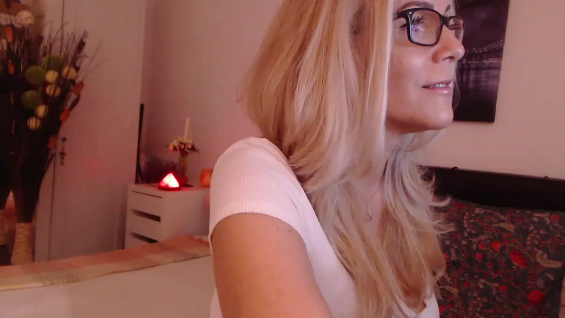 Gallery image thumbnail from Reeya71's myfreecams stream on, 06/19/2023, 01:11 image 13 of 20