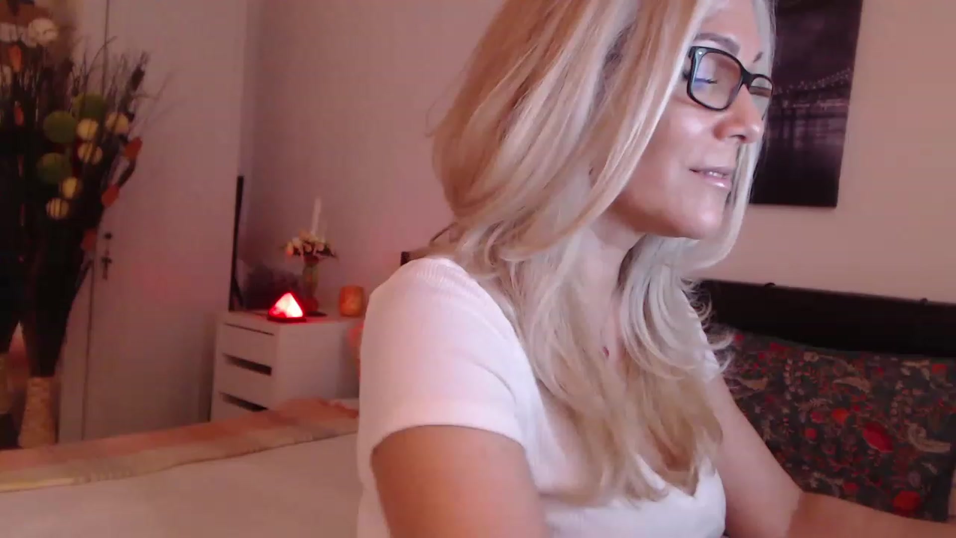 Gallery image thumbnail from Reeya71's myfreecams stream on, 06/19/2023, 01:11 image 15 of 20