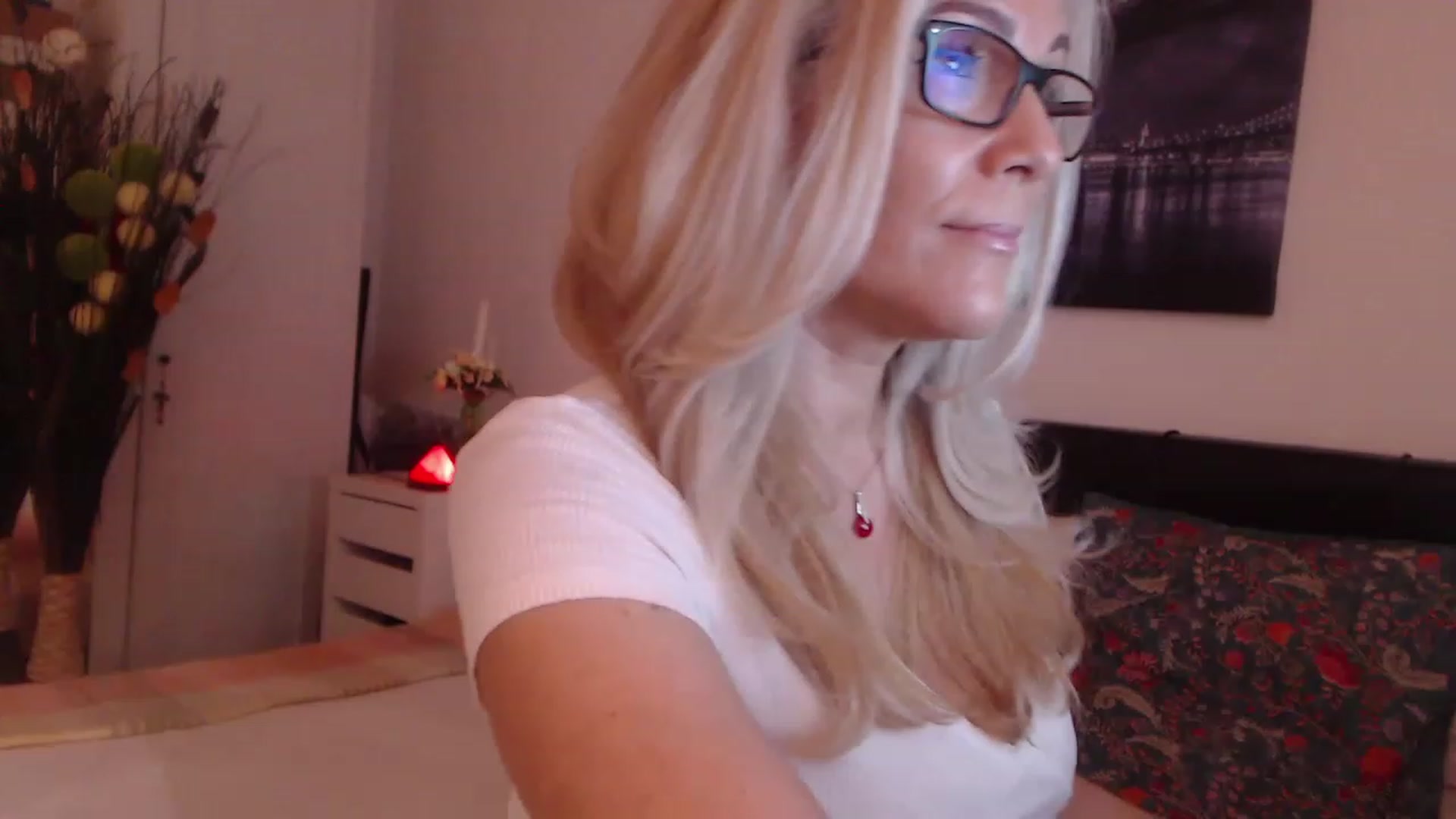 Gallery image thumbnail from Reeya71's myfreecams stream on, 06/19/2023, 01:11 image 2 of 20