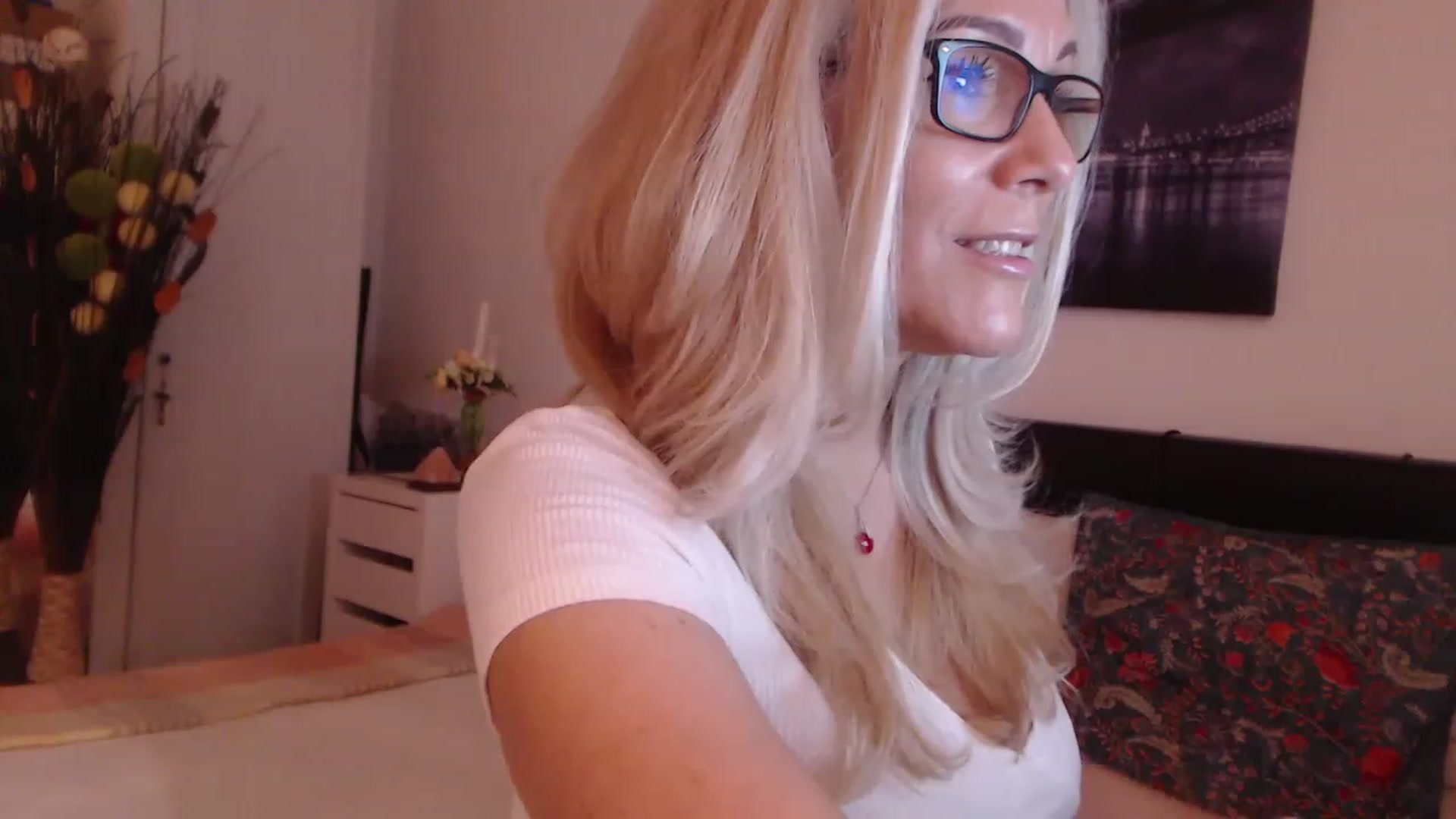 Gallery image thumbnail from Reeya71's myfreecams stream on, 06/19/2023, 01:11 image 19 of 20