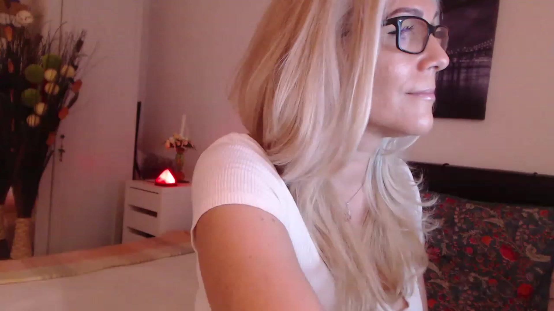 Gallery image thumbnail from Reeya71's myfreecams stream on, 06/19/2023, 01:11 image 12 of 20