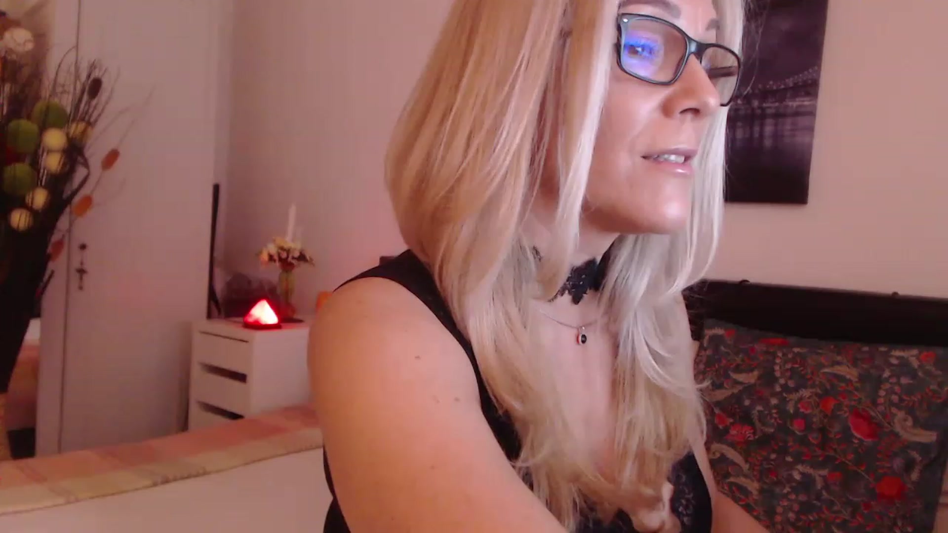 Gallery image thumbnail from Reeya71's myfreecams stream on, 06/20/2023, 04:05 image 19 of 20