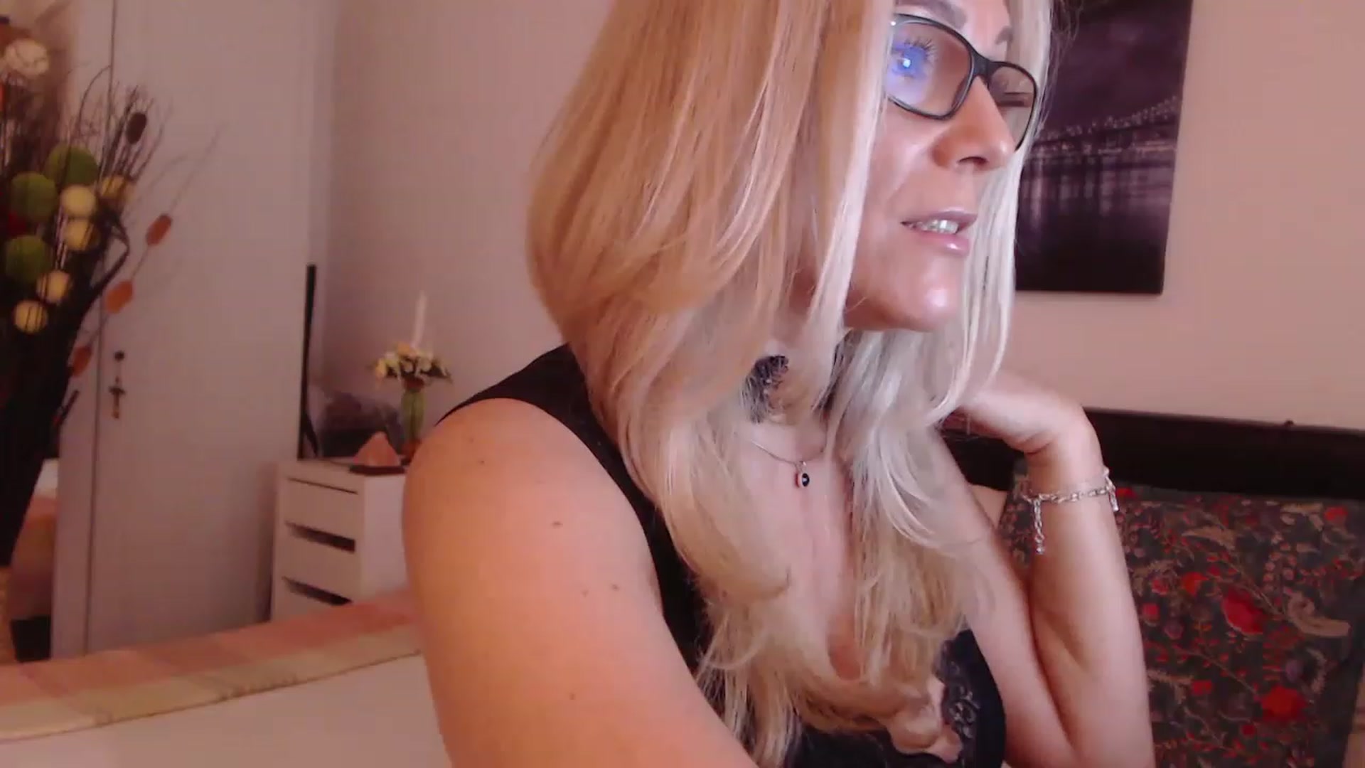 Gallery image thumbnail from Reeya71's myfreecams stream on, 06/20/2023, 04:05 image 5 of 20